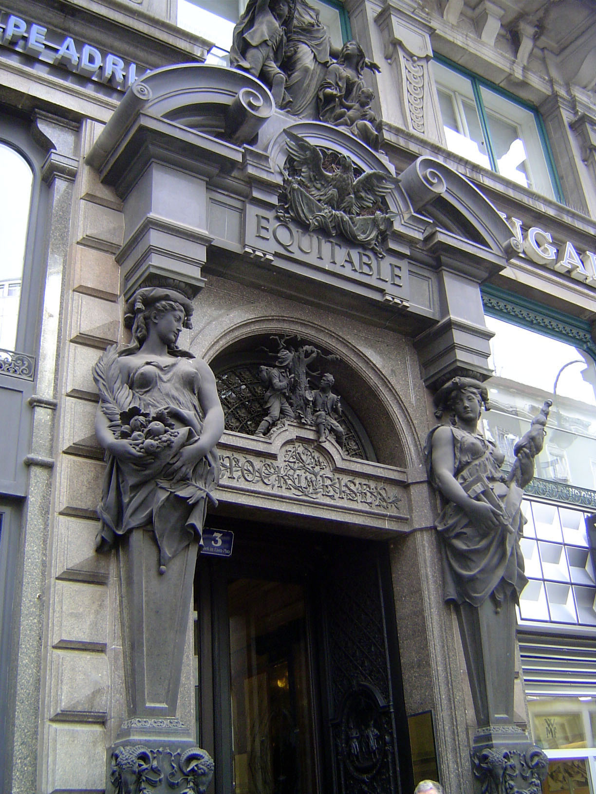 Caryatids often work in pairs.