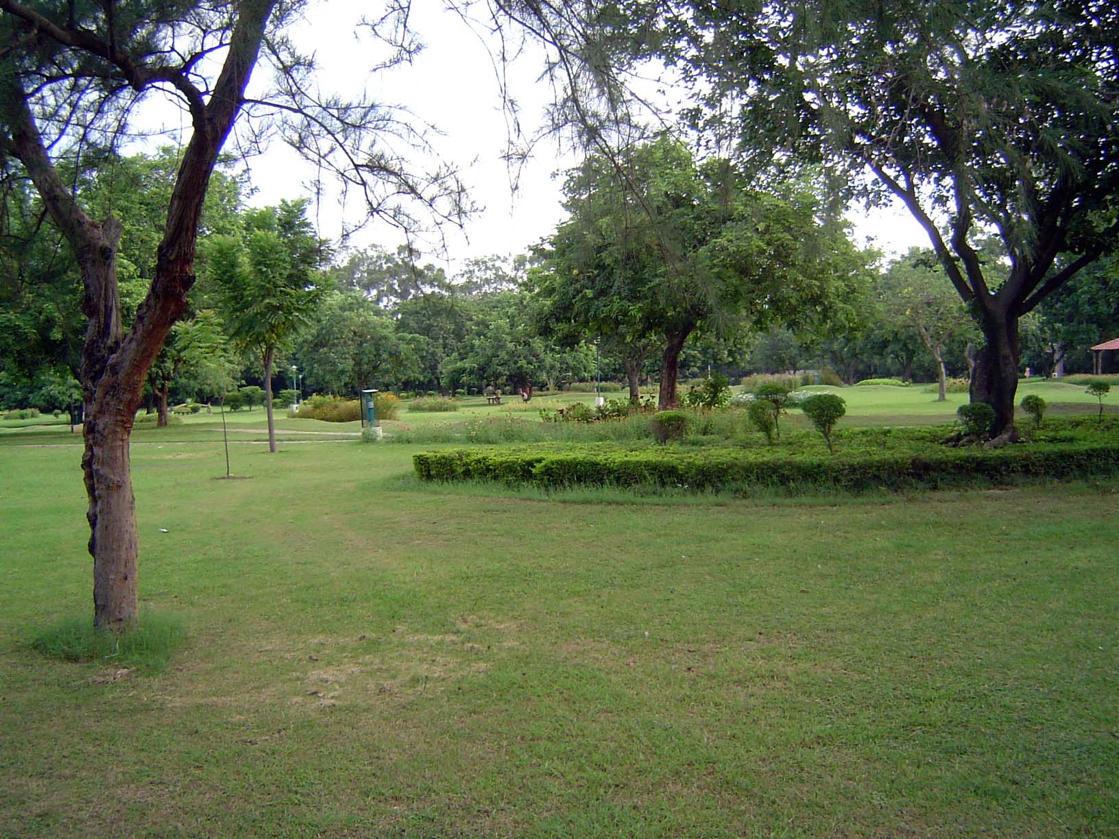 The city also has a large, more carefully maintained park in Leisure Valley, adjoining Sector 17.