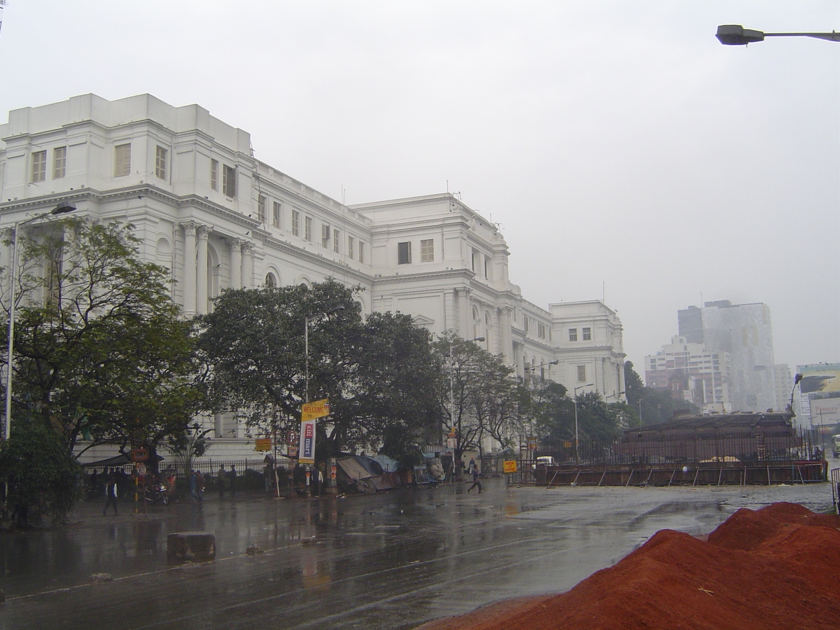 Or you can soldier on south to Chowringhee, once the "Broadway of Calcutta." You'll pass this building, the famous Indian Museum, completed