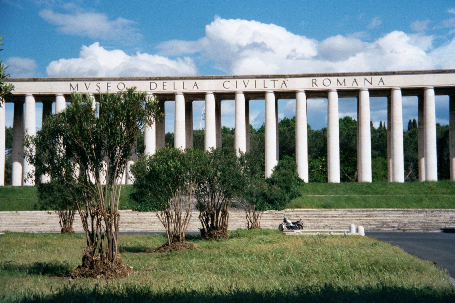 The break with the past was not so complete. Here is the massive colonnade of the nearby Museum of Roman Civilization.