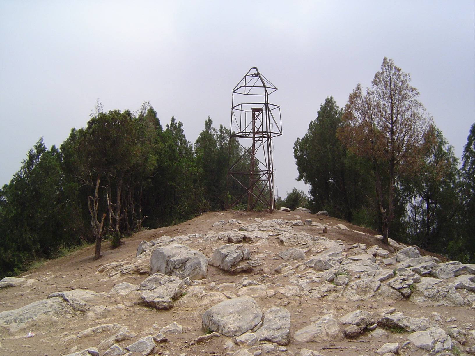 If you climb Mt. Liang, on the other hand, you may be in for a disappointment: there's nothing except rocks and trees. The tombs, of course,
