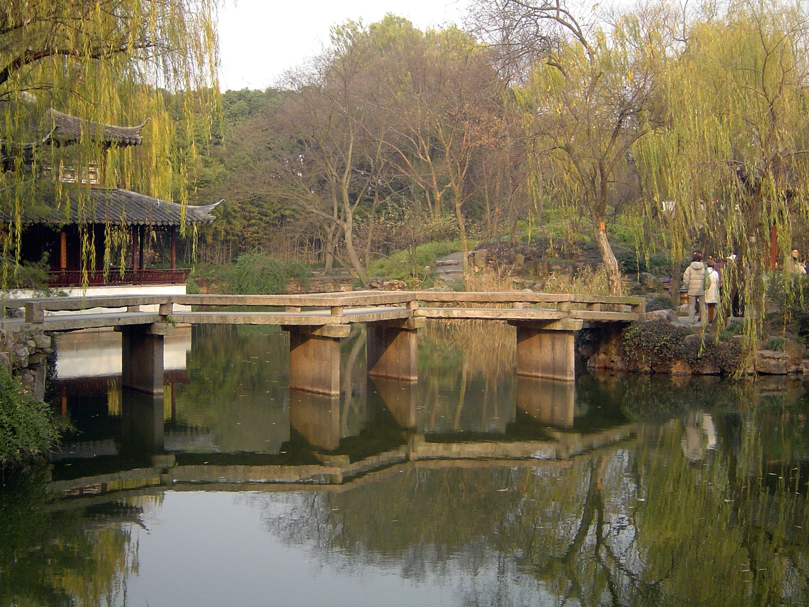 The garden was rebuilt during the Ming Dynasty but since then has been repeatedly ruined and rebuilt. The zigzag bridge is functional, not e