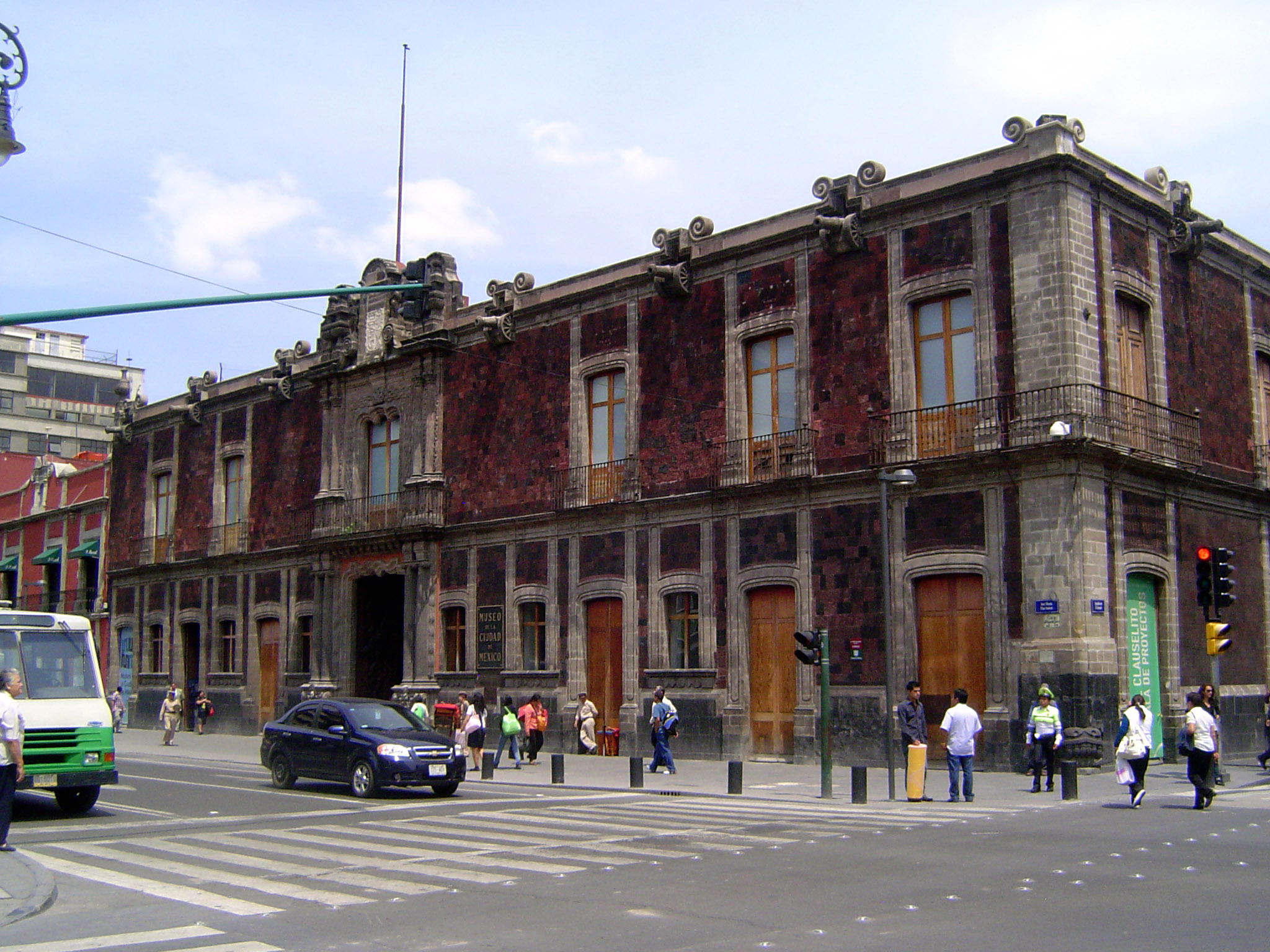 Until 1960, this was the Antigua Casa de los Condes de Santiago Calimaya. Though renovated in 1778, the building was erected in 1536 and was