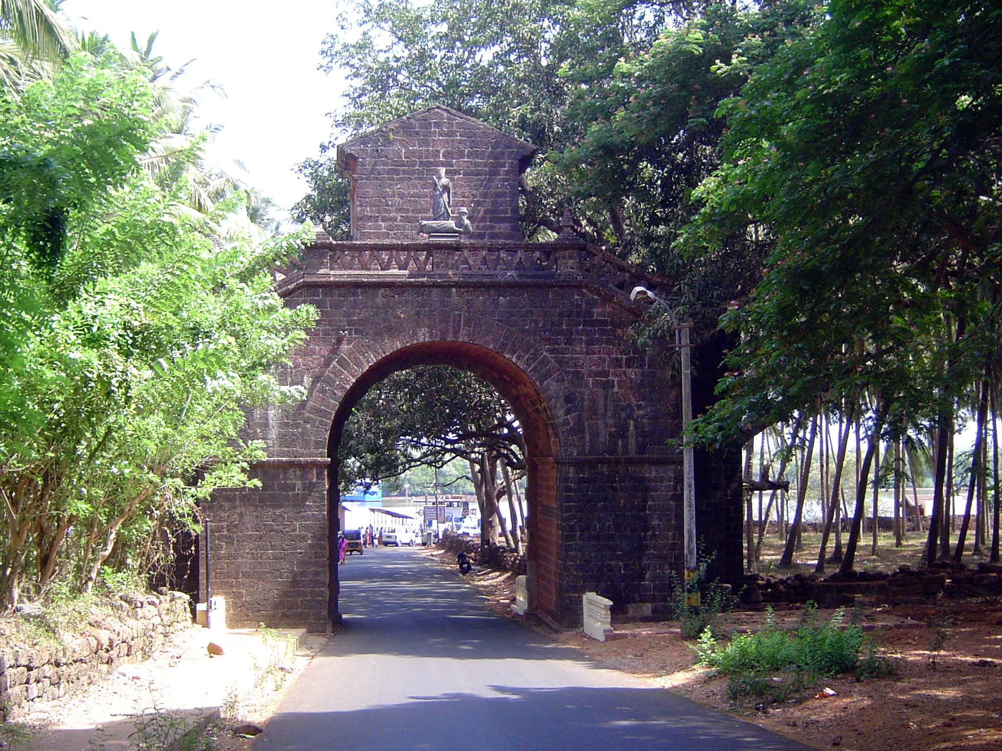 Rear of arch, with view through to ferry dock. Notice the statue at the top of the arch?