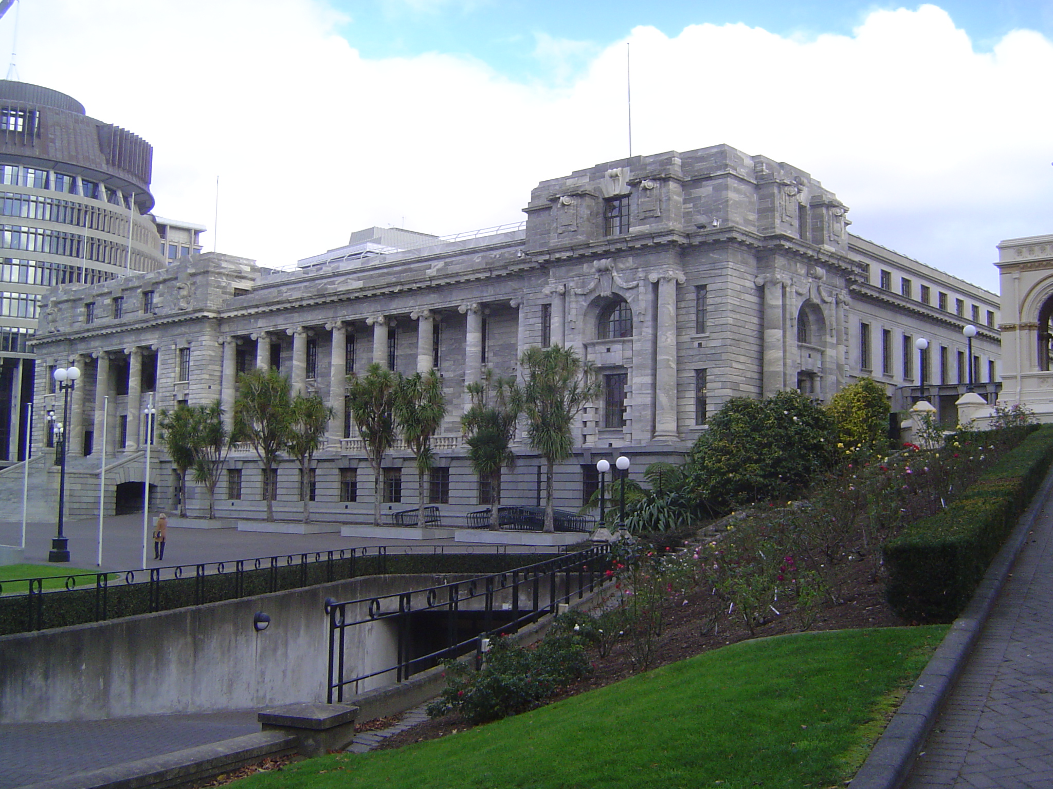 Now here's masonry for you, though this parliament building, from 1922, never got the dome intended for it. The so-called beehive, to the le