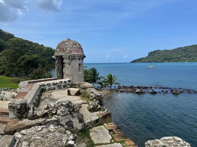 15 beeline miles north, we're at Portobelo and the Santiago Fort.  Surely pirates could be kept out of this bottle-shaped bay.  Not quite.
