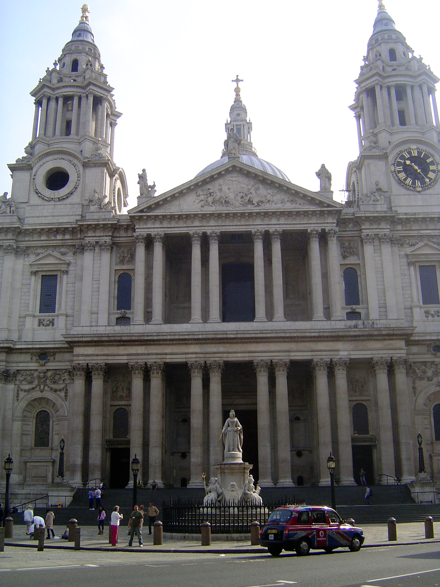 The statue is of Queen Anne and was executed by Francis Bird, who also carved the pediment sculpture.
