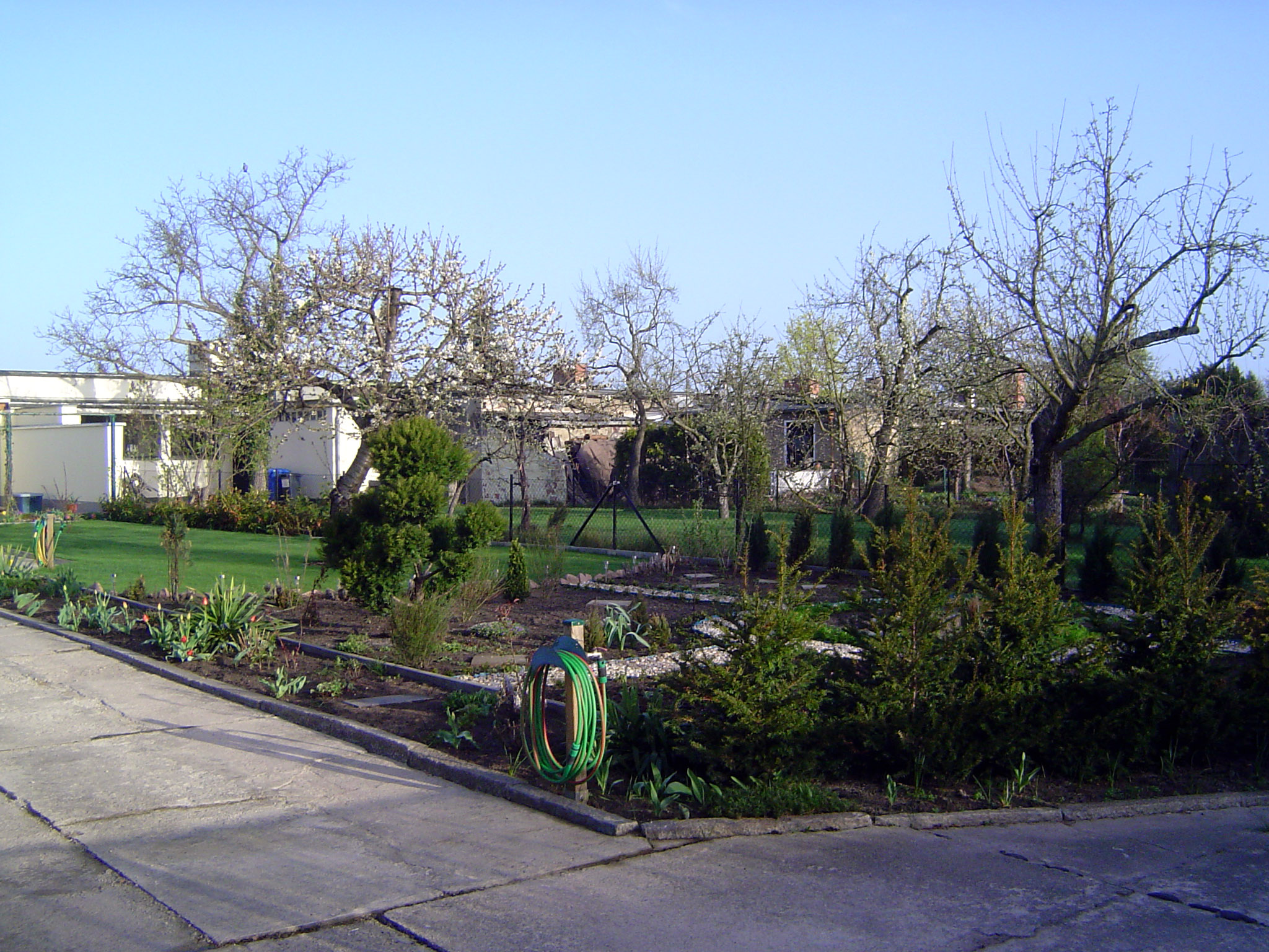 All the houses have large backyards, which extend to an alley.