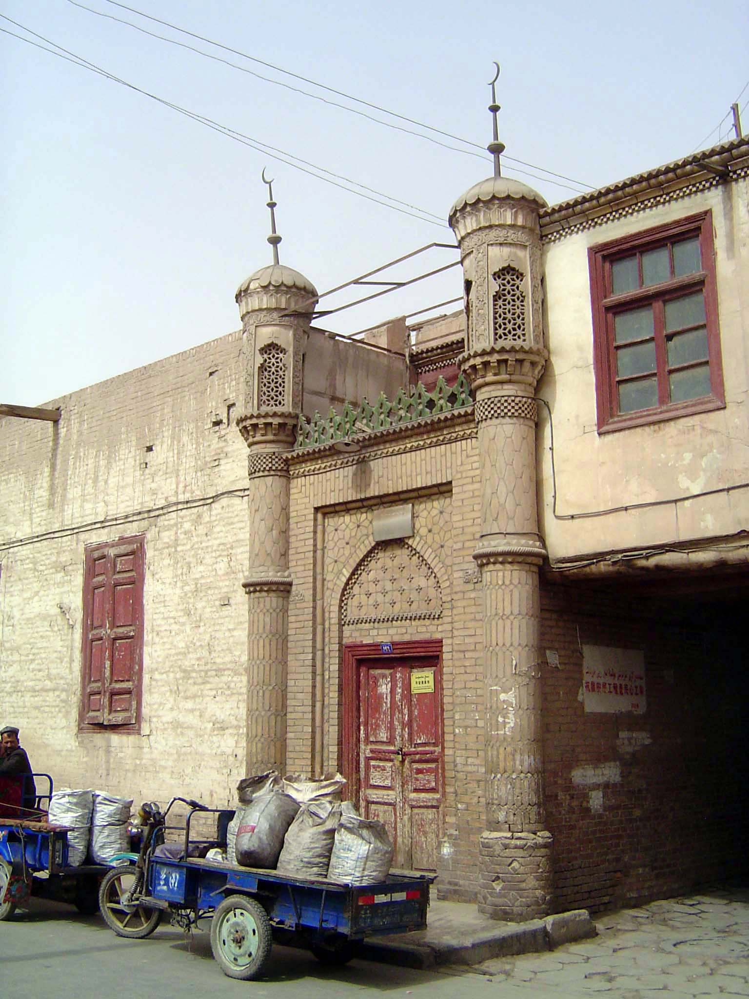 Secondary mosques are scattered about.