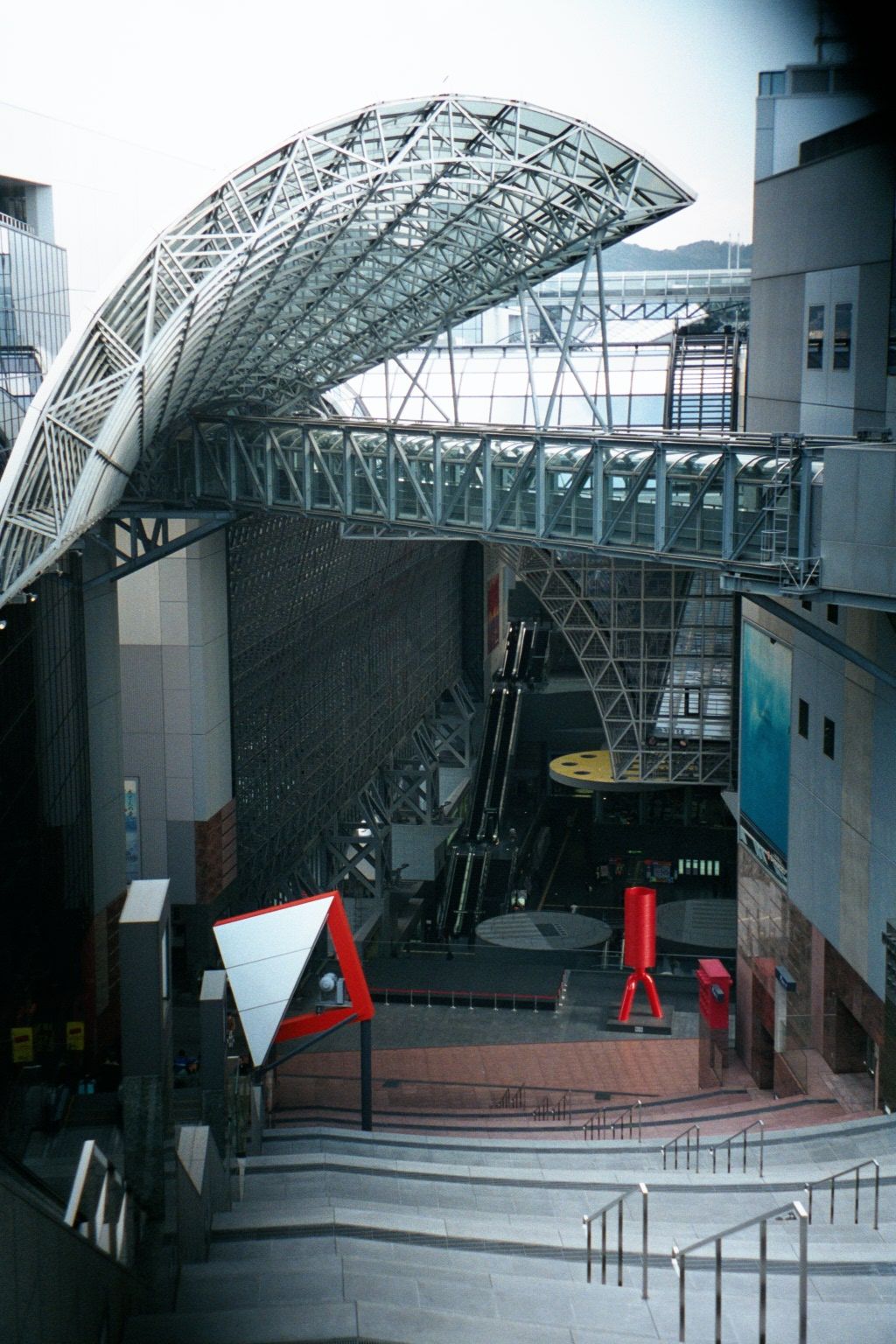 Japanese Railways recently completed a mega-addition to the Kyoto Station. It incorporates a huge department store and a major hotel, groupe