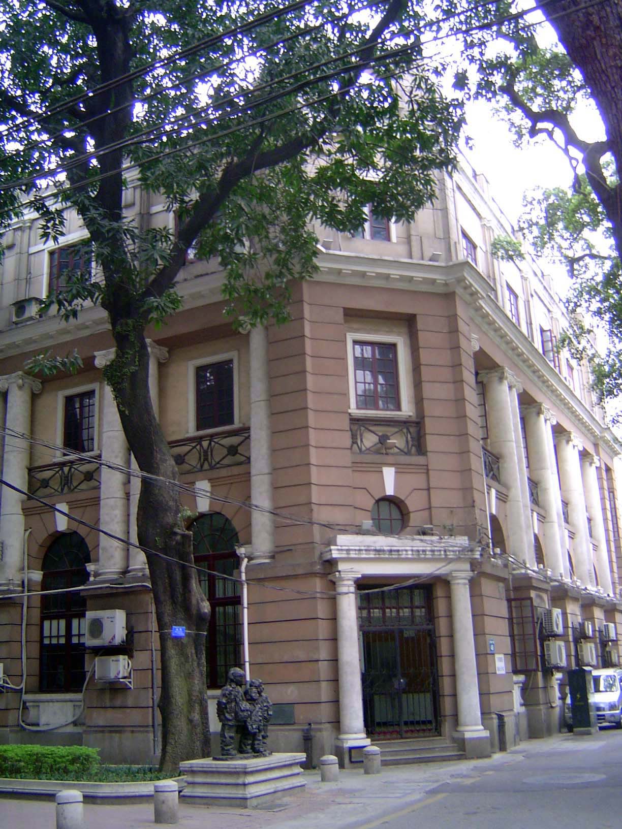 Also on Central Avenue, the former Chartered Bank of India, Australia, and China.