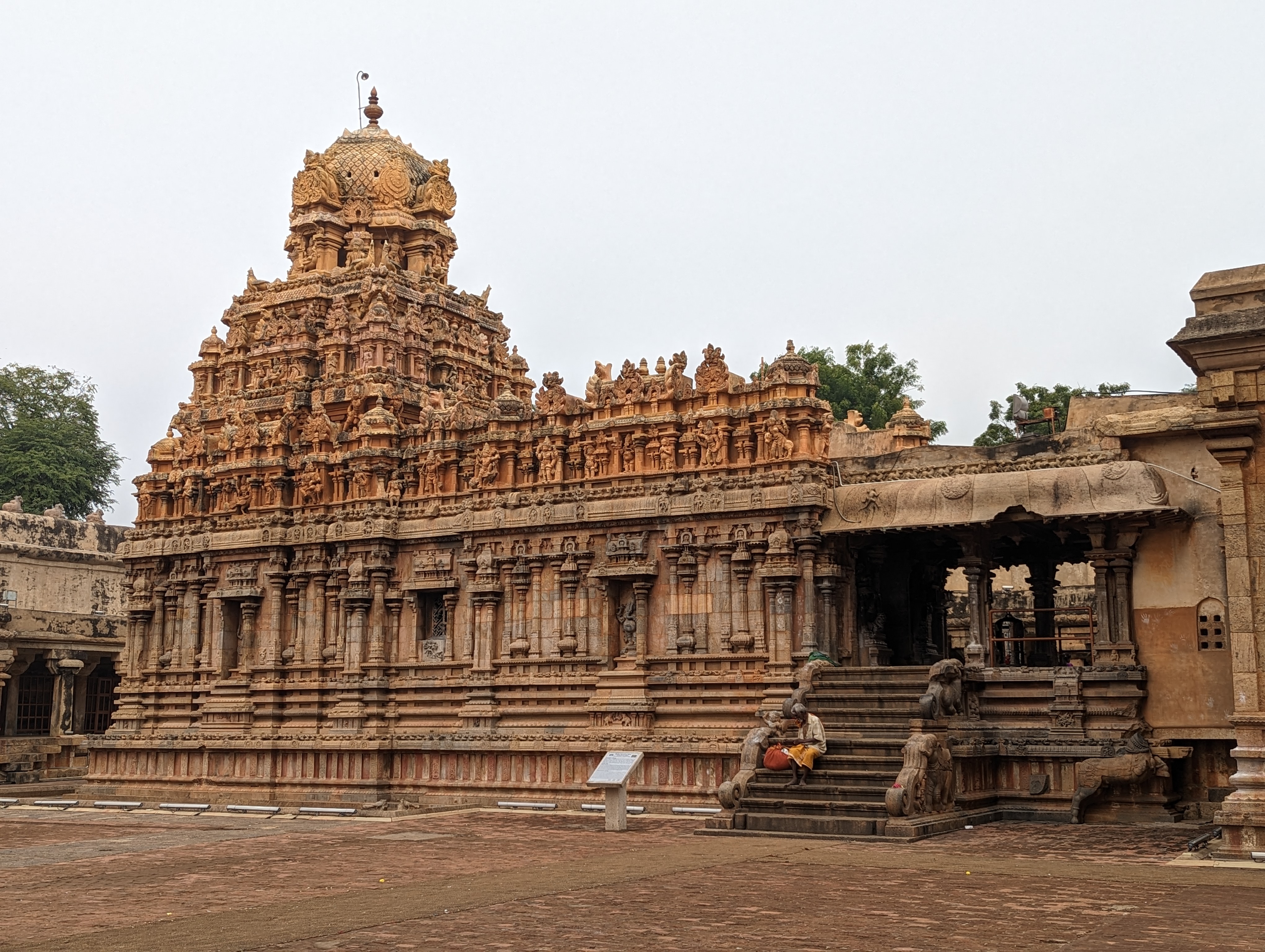 Here's the Subrahmanya shrine, added about 600 years later.  Goes to show that it's not just Christian churches where style evolves glaciall