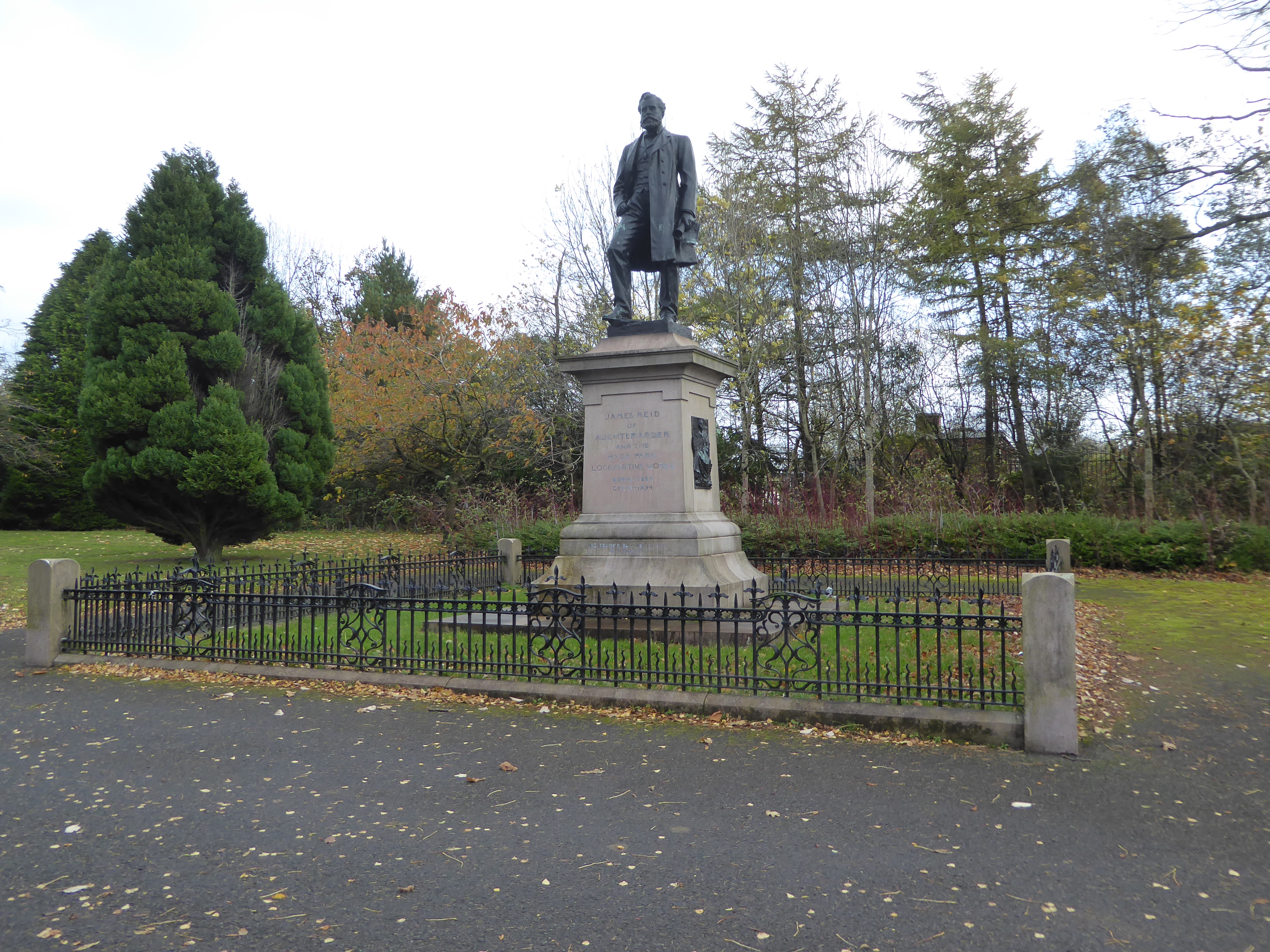 We're up at noon on our imaginary clock now and just a mile north of Port Dundas. We're back in Springburn Park, too, where we saw the wreck