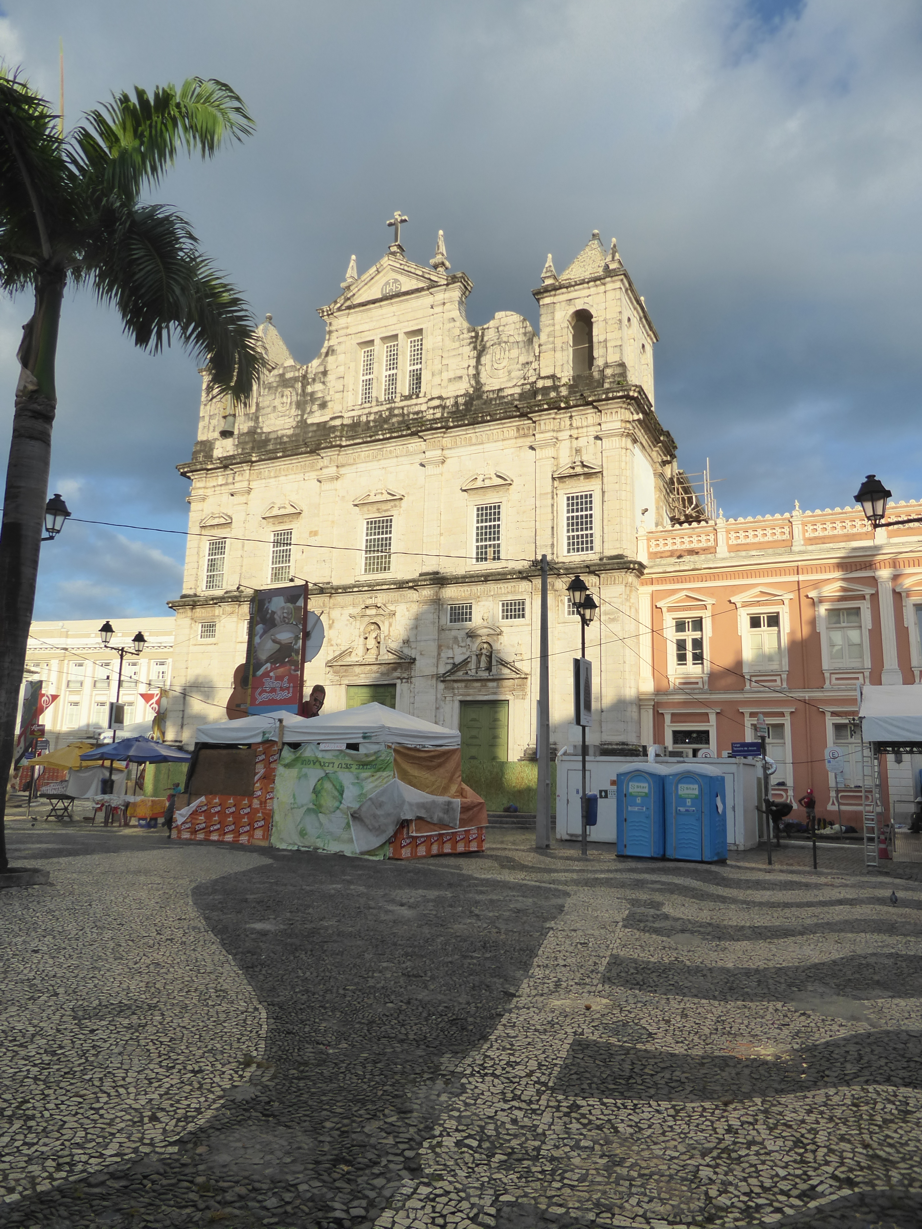 This is Salvador's cathedral, until 1933 simply a Jesuit church. It's almost instantly recognizable as a Jesuit church not only from the fac