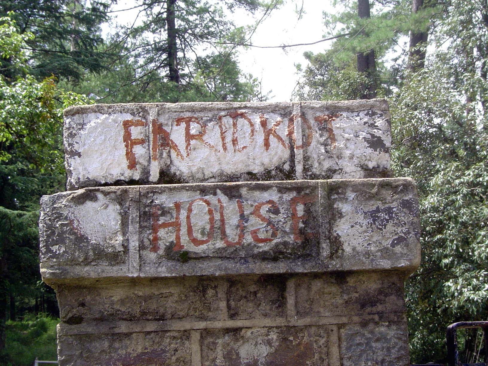 Another sad story. We're an hour's drive east of Shimla, near Mashobra. The name Faridkot is recent; originally this was the Kenilworth and