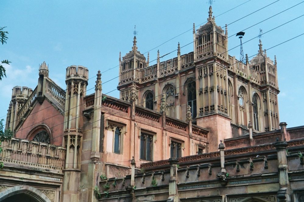 One of the best-preserved buildings of European vintage us the Benares Sanskrit University, originally called Queen's College.