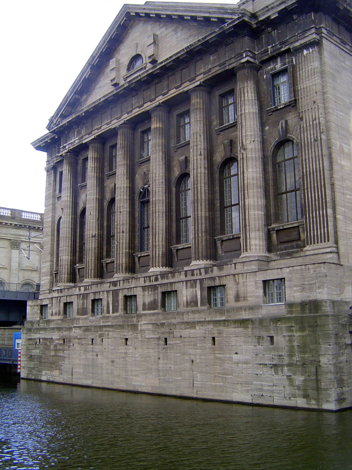 Behind the Old National Gallery is the Pergamon Museum, completed in 1930 on the principle that what was good enough for Friedrich Wilhelm i