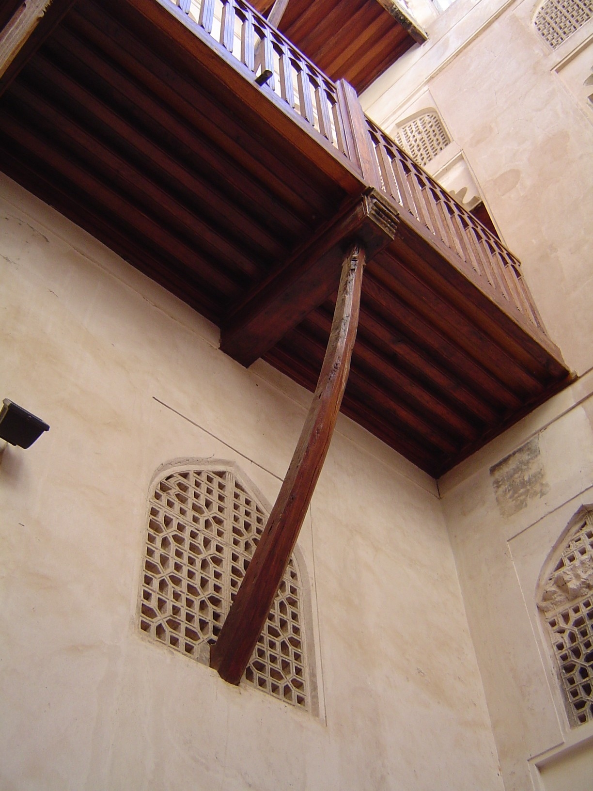 The same balcony, seen from the ground.