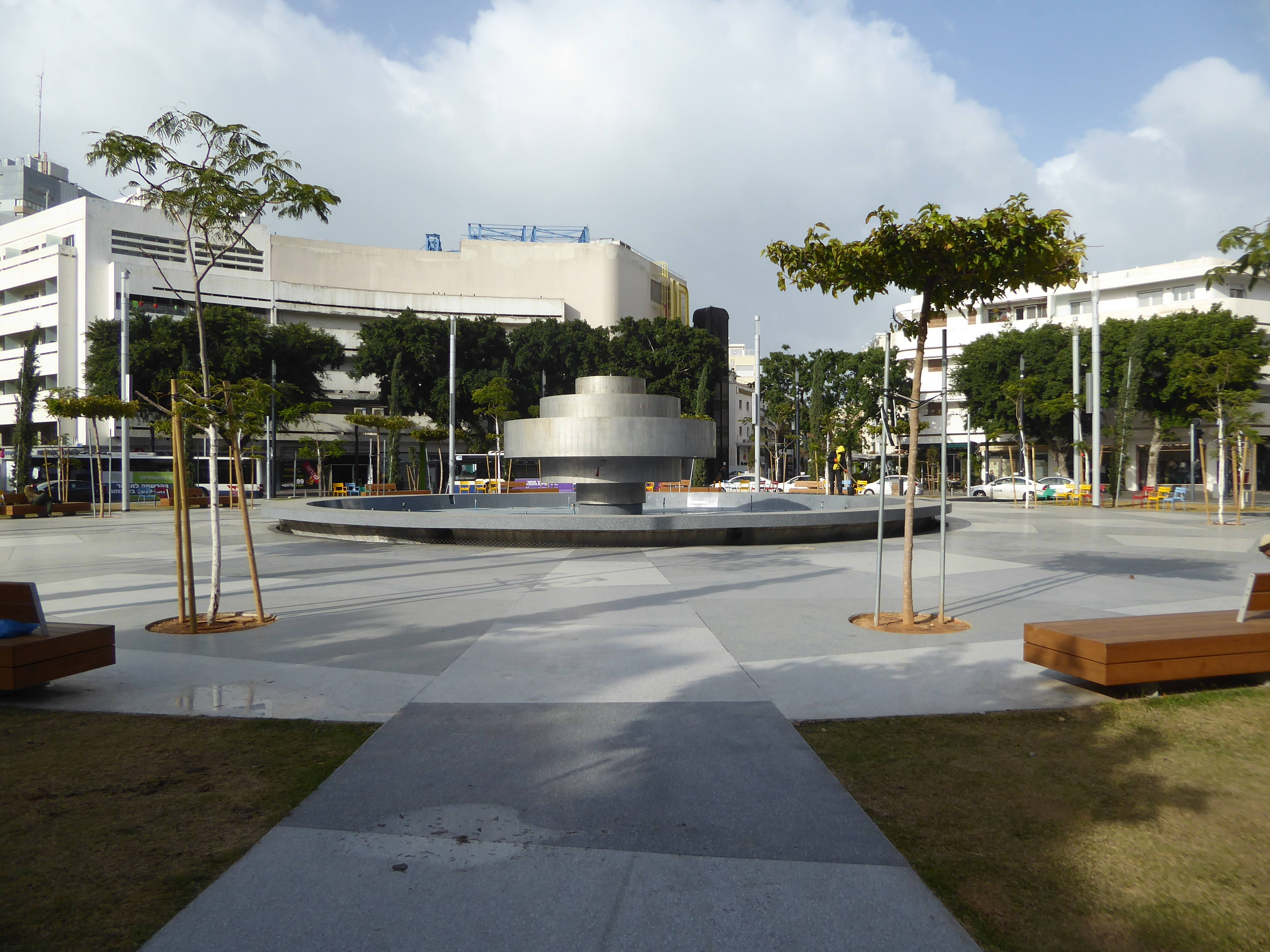 Dizengoff Square, a mile to the north, was created in the 1930s to a design by Patrick Geddes. It's been modified a lot, particularly with a