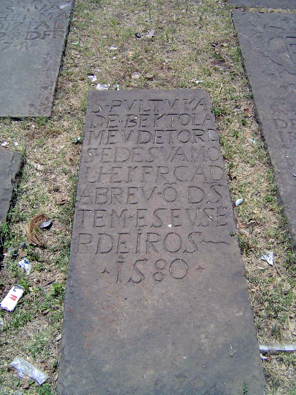 No. 56 SEPULTURA DE BERTOLAMEU DE TORES E DE SUA MOLHER FRANSISCA D'ABREU ONDE SAO TAMEM E SEUS ERDEIROS. 1580 Grave of Bartolemeu de Tores