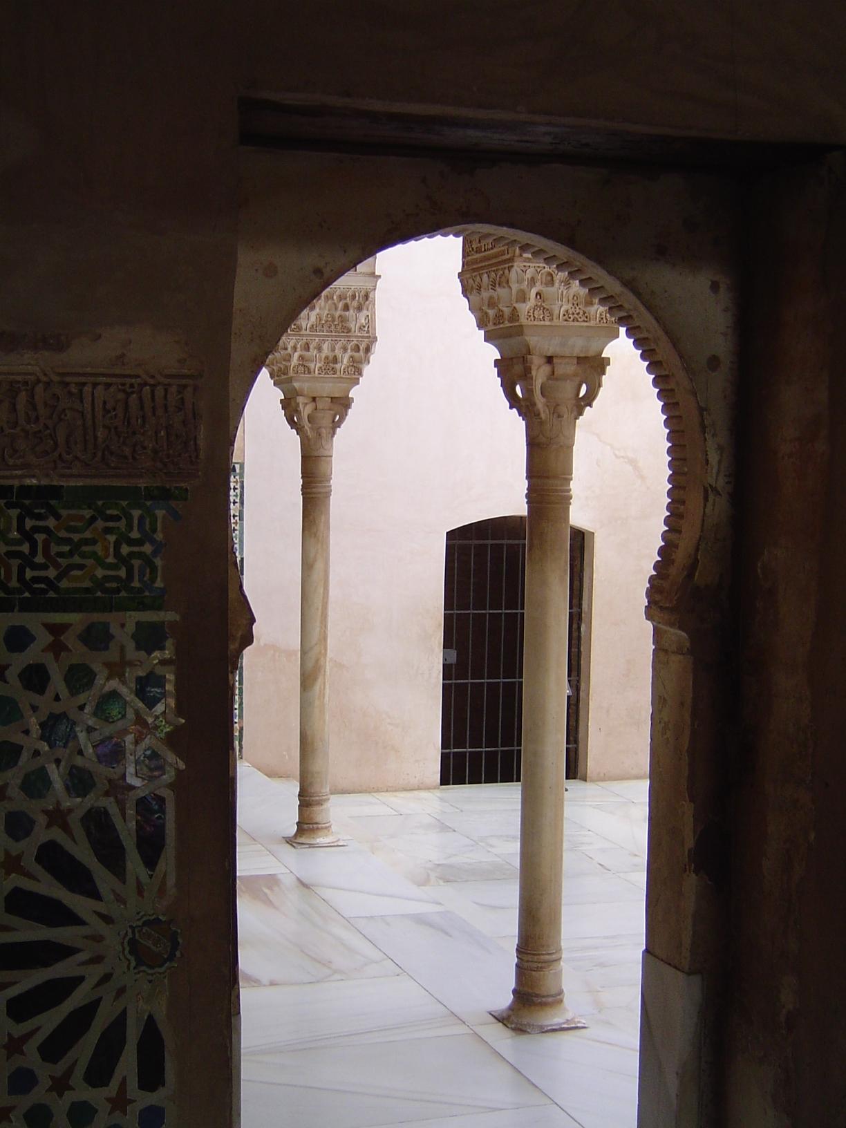 Entering the first of three courtyards, the Patio of the Cuarto Dorado or Golden Room. The tile here is closer to the Nazrid original and wa
