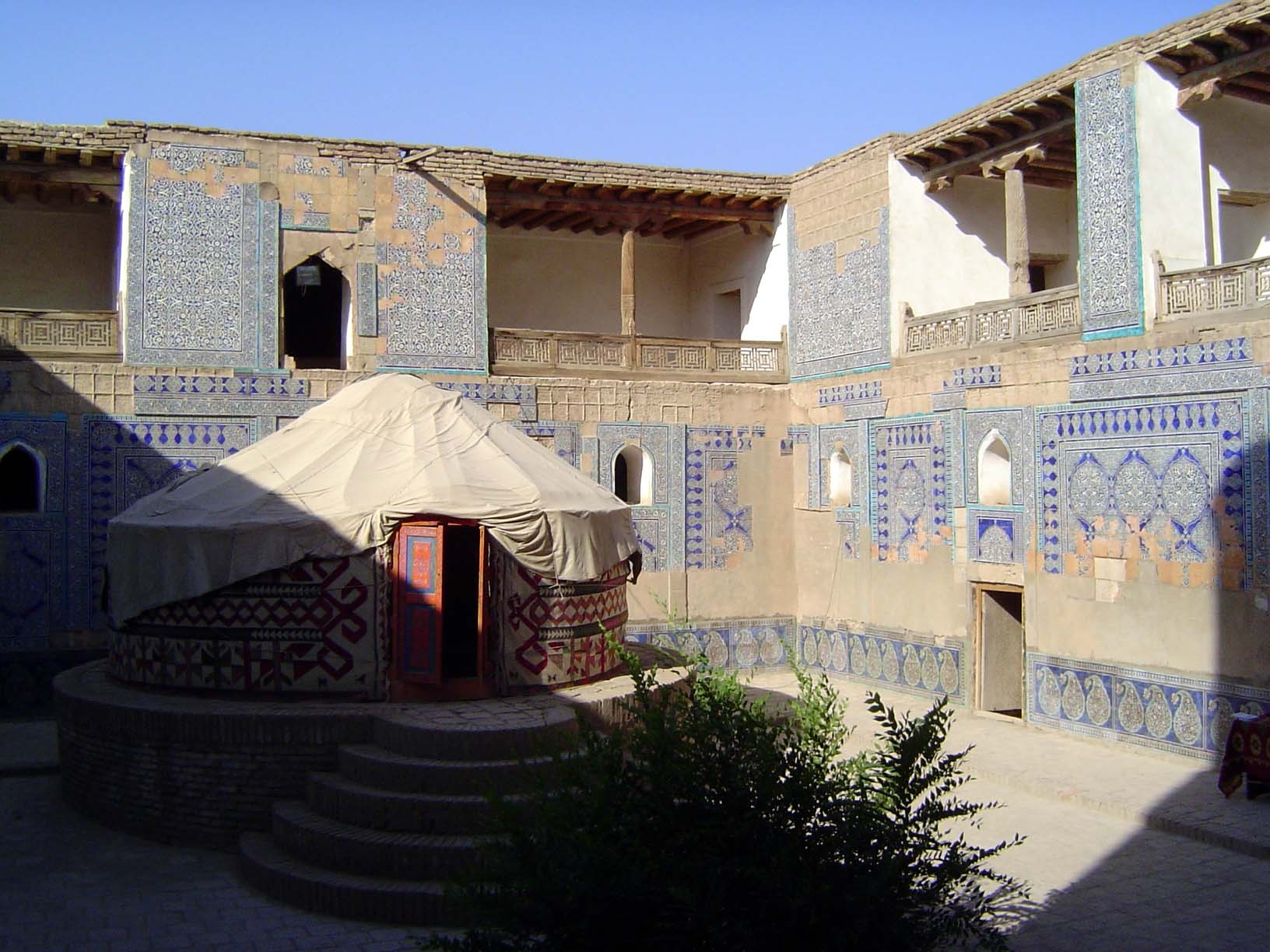 This is the Ishrat Hauli, most easily distinguished by the celebratory yurt. The tiles are in much poorer condition.