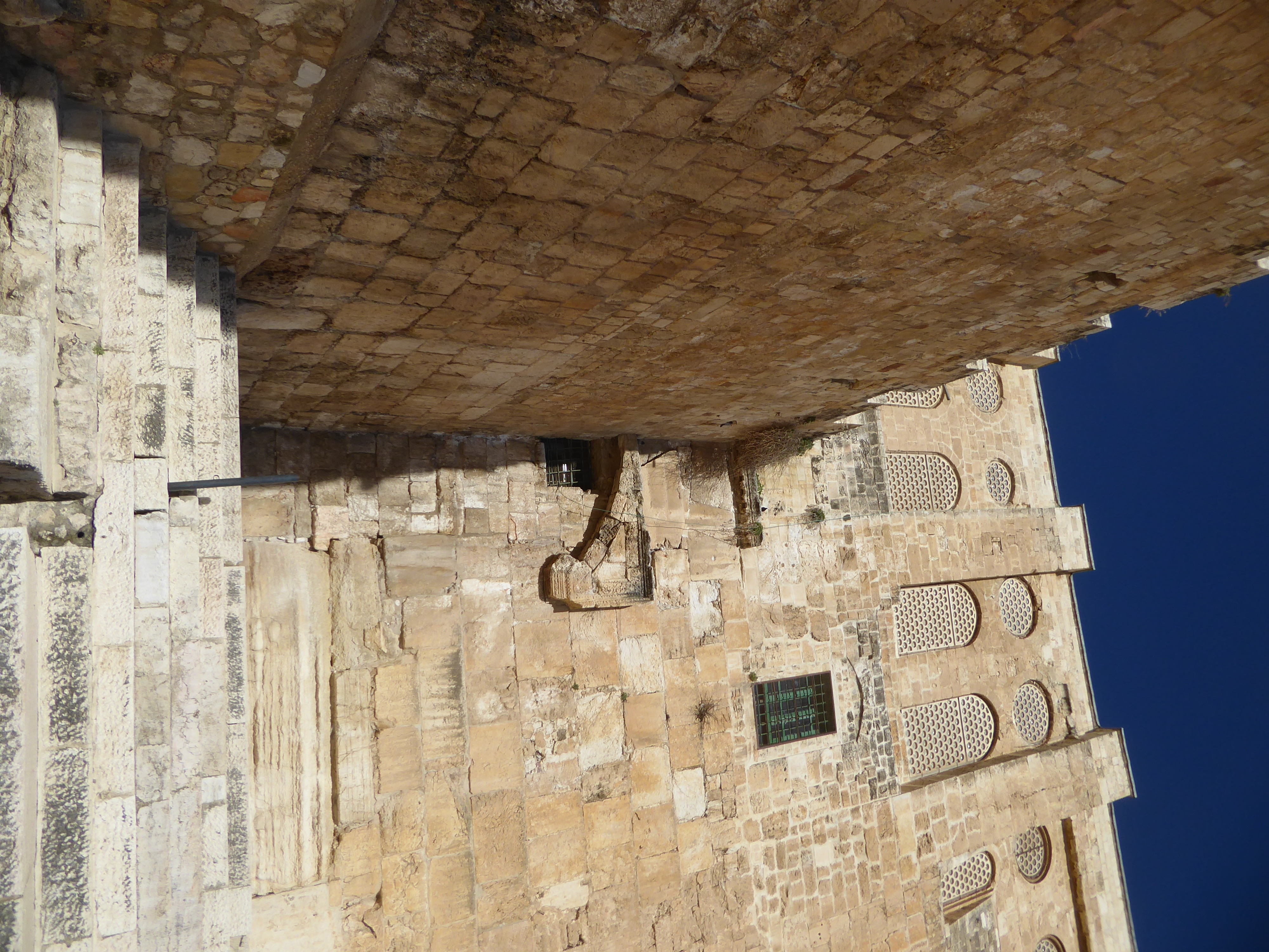 Here's another blocked up entrance, part of the so-called Hulda or Double Gate, just to the west of the triple gate. Those "amphitheater ben