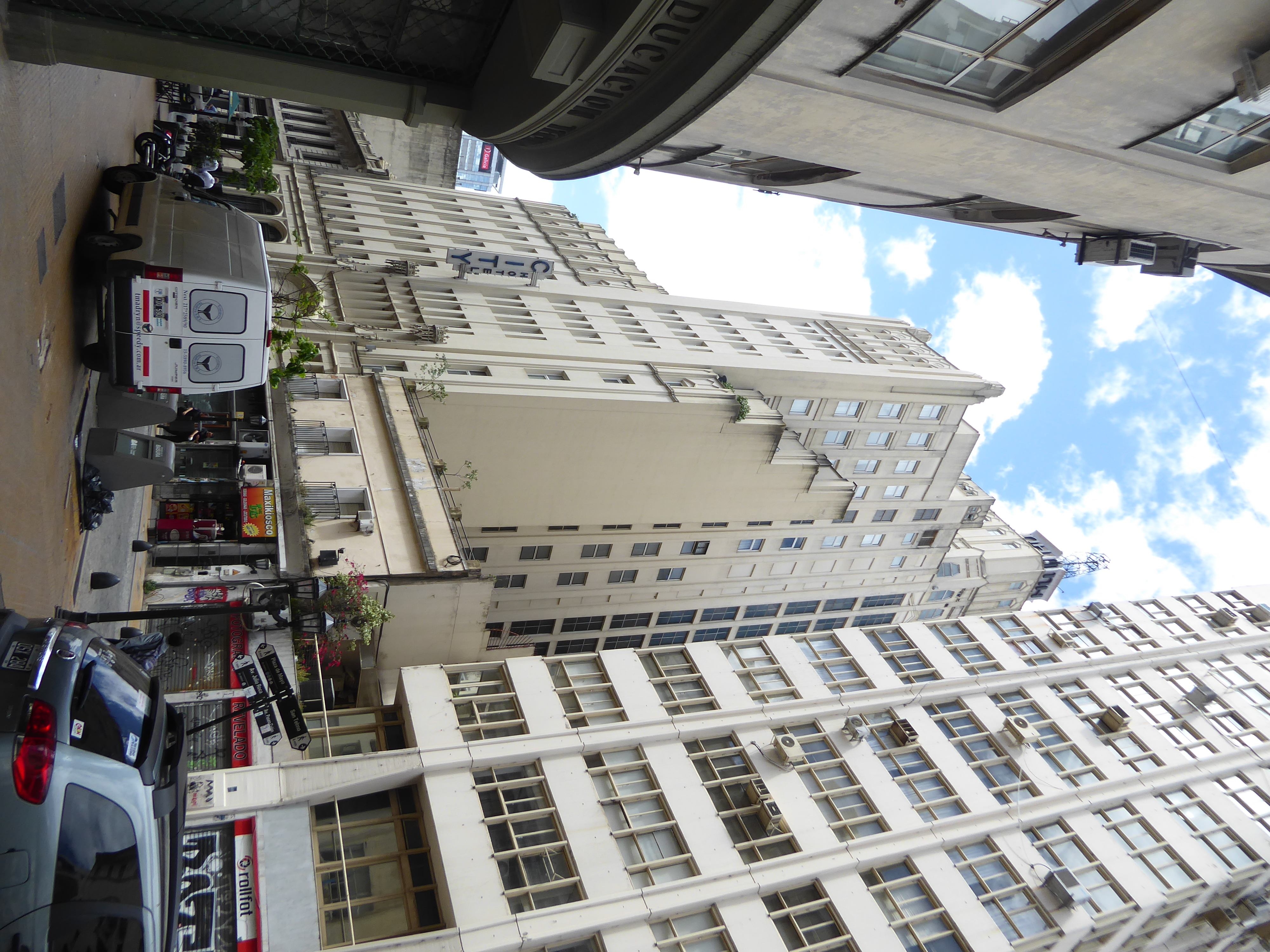We haven't seen anything modern except for the towers at Puerto Madero, but here's an exception. It's the City Hotel, opened in 1931 by Davi