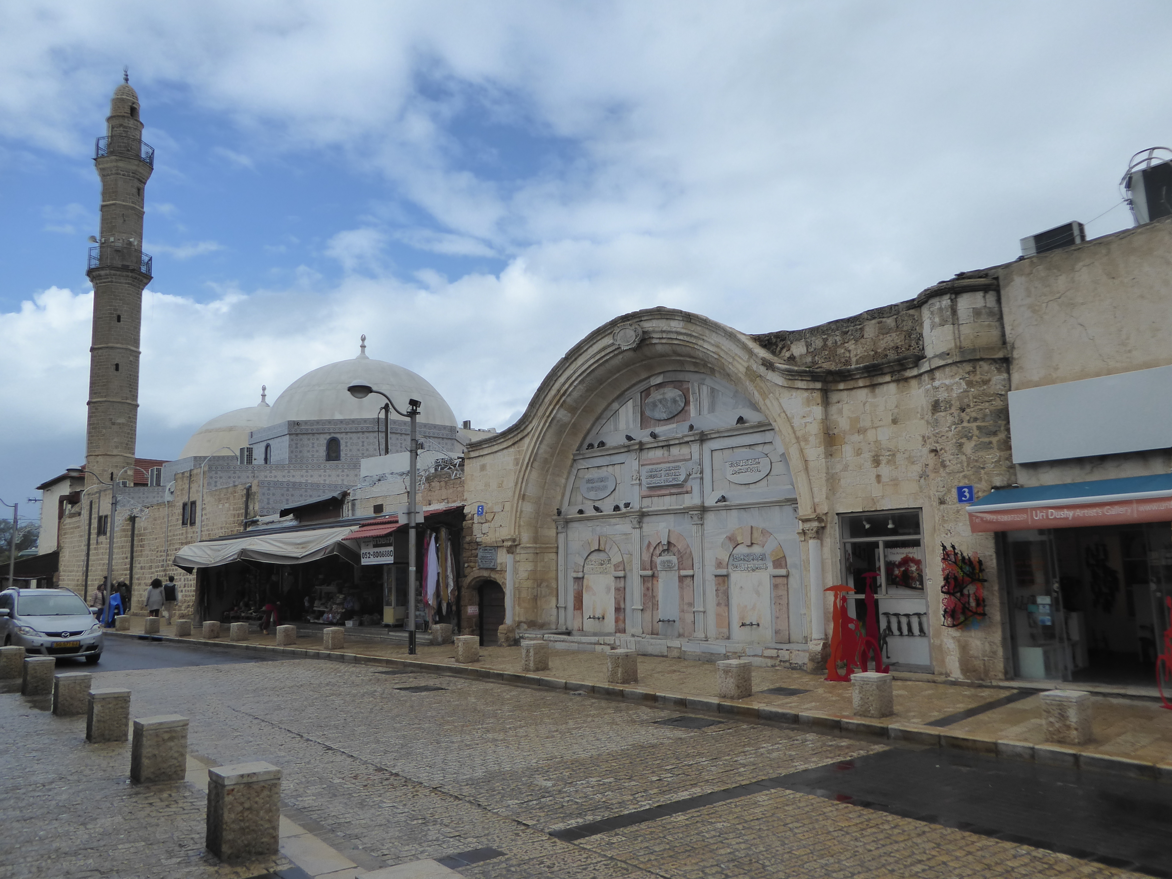 Once through the gap, and before we start to climb, there's an old bathhouse and mosque. Its curve is perhaps the nicest in town.