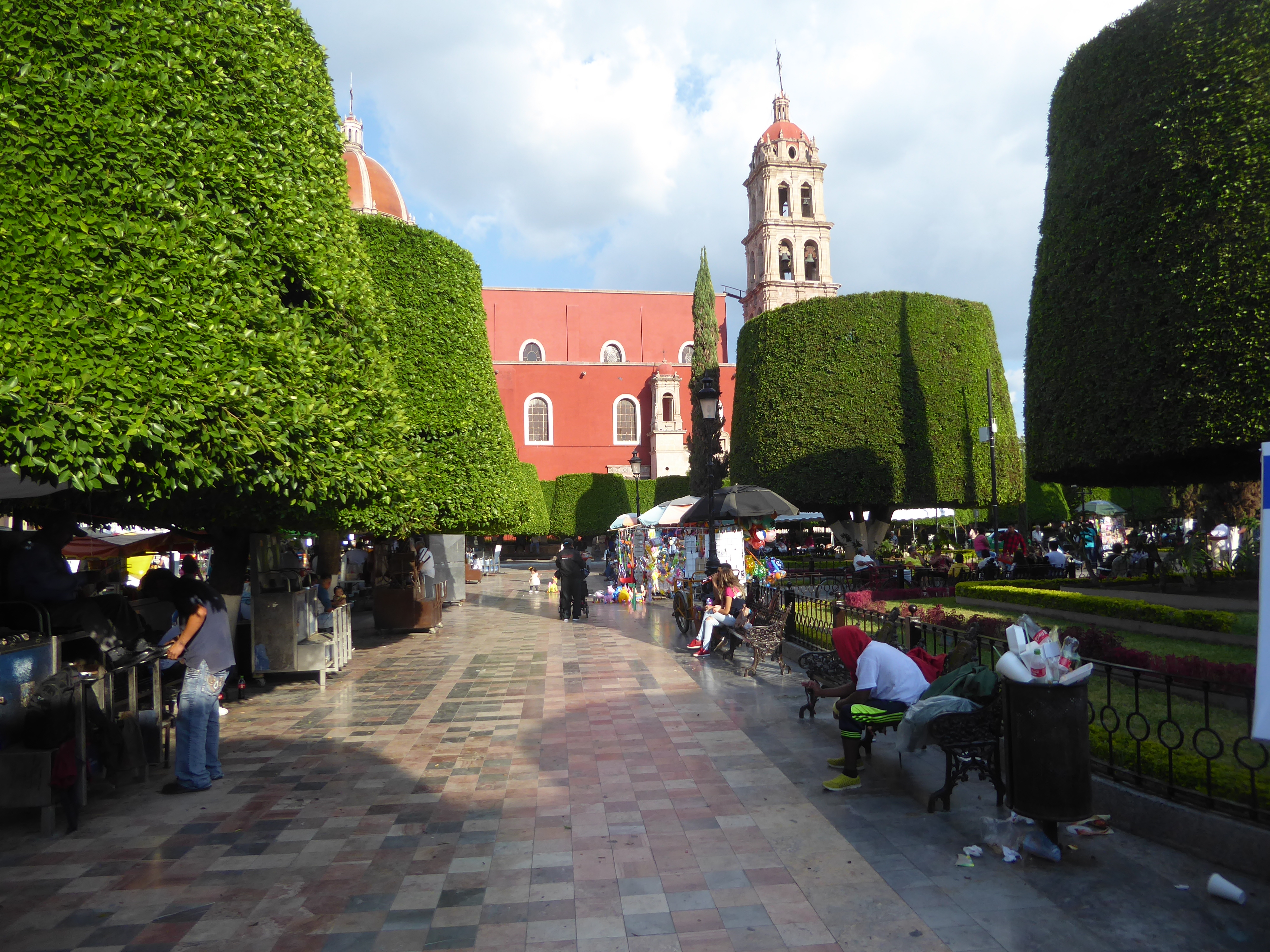 Despite all these signs of Americanization, Silao still has a parish church with an adjoining plaza.