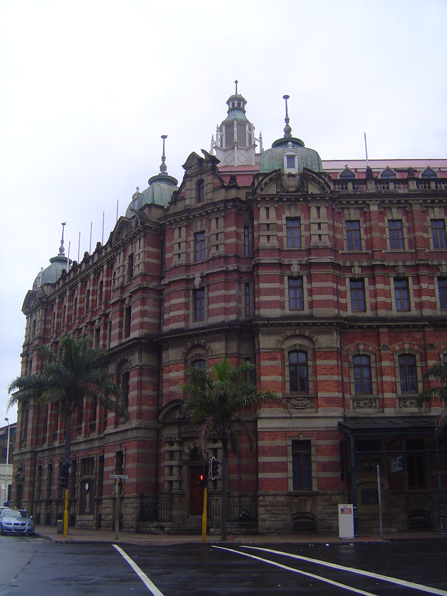 Here's most of the building. Despite its mass, it's only a facade, behind which were train sheds. They disappeared sometime before 1990 and