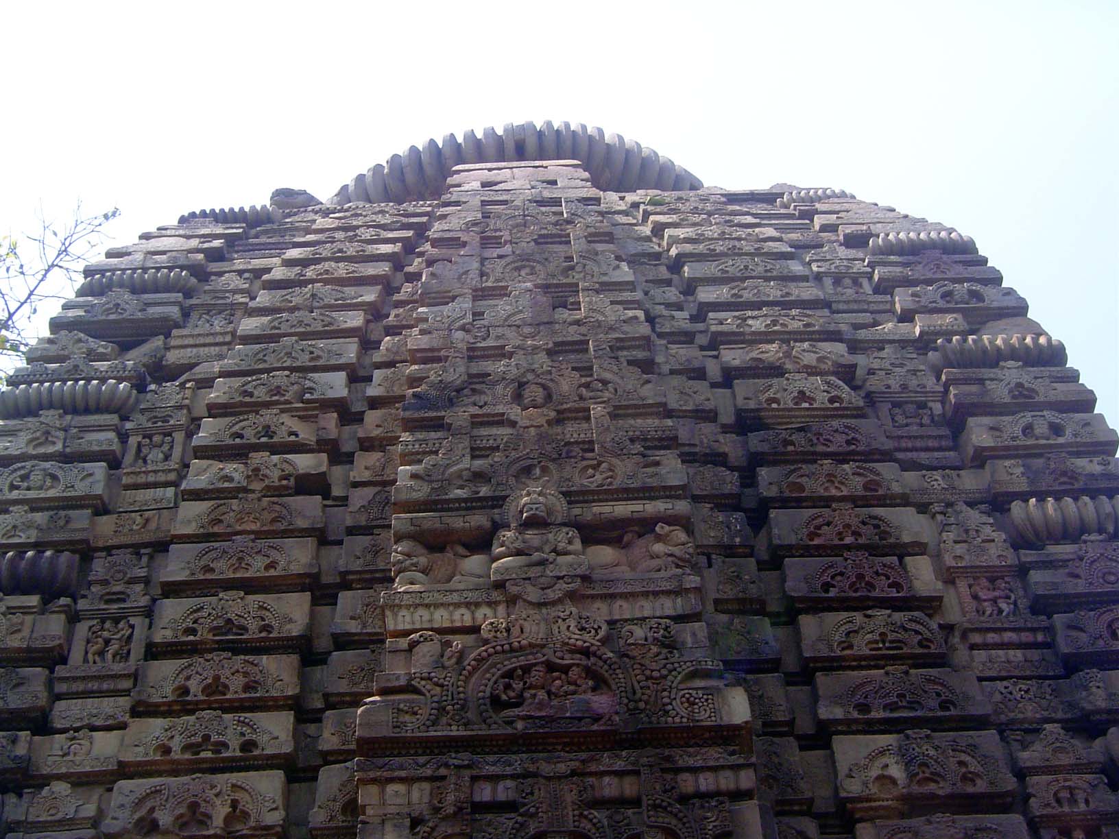The tower is convex and composed of projecting and recessed blocks whose pattern in later temples becomes still more complex.