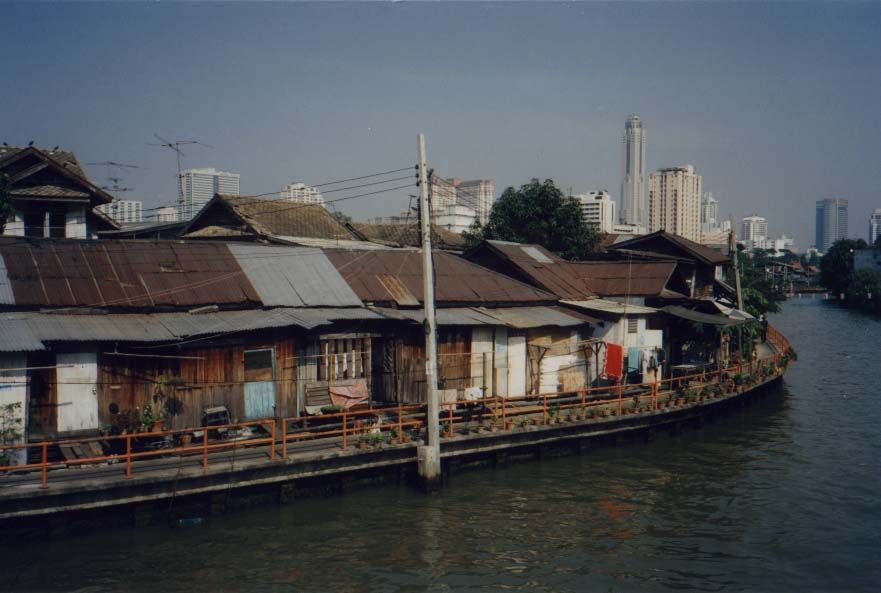 Meanwhile, the Khlong Saen Saeb continues to pass north of the palace grounds. It's one of the few khlongs not filled in.
