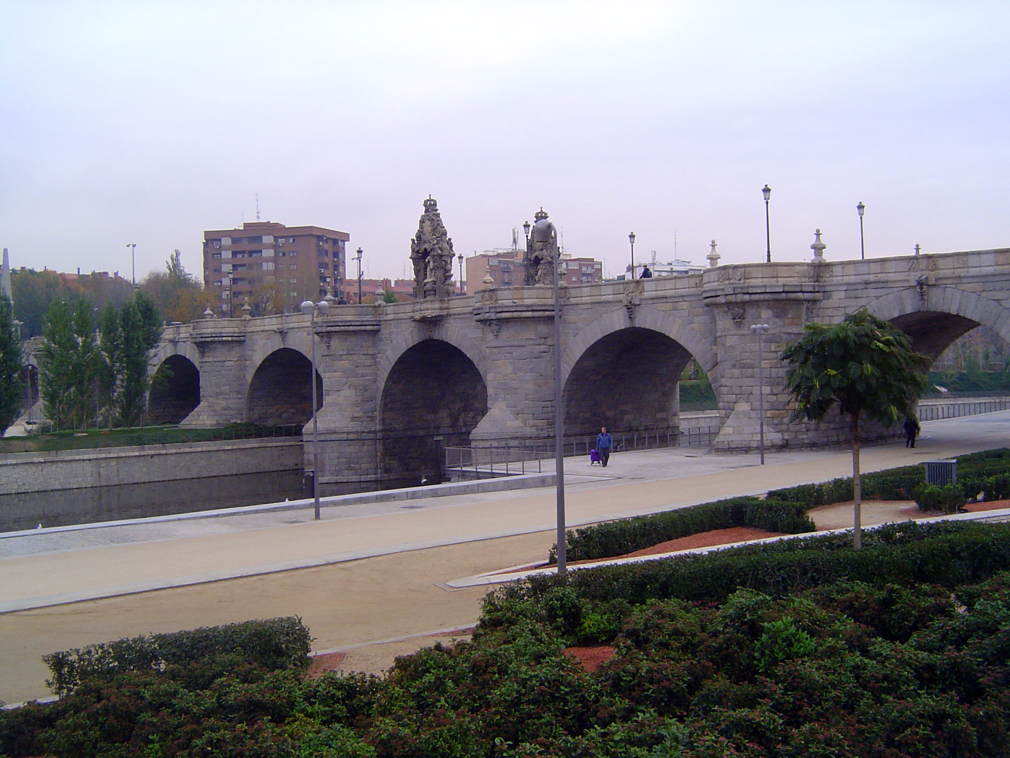 Tunnels run under the old Puente de Toledo, the bridge from which the preceding photos were taken.

The Manzanares is now confined under two