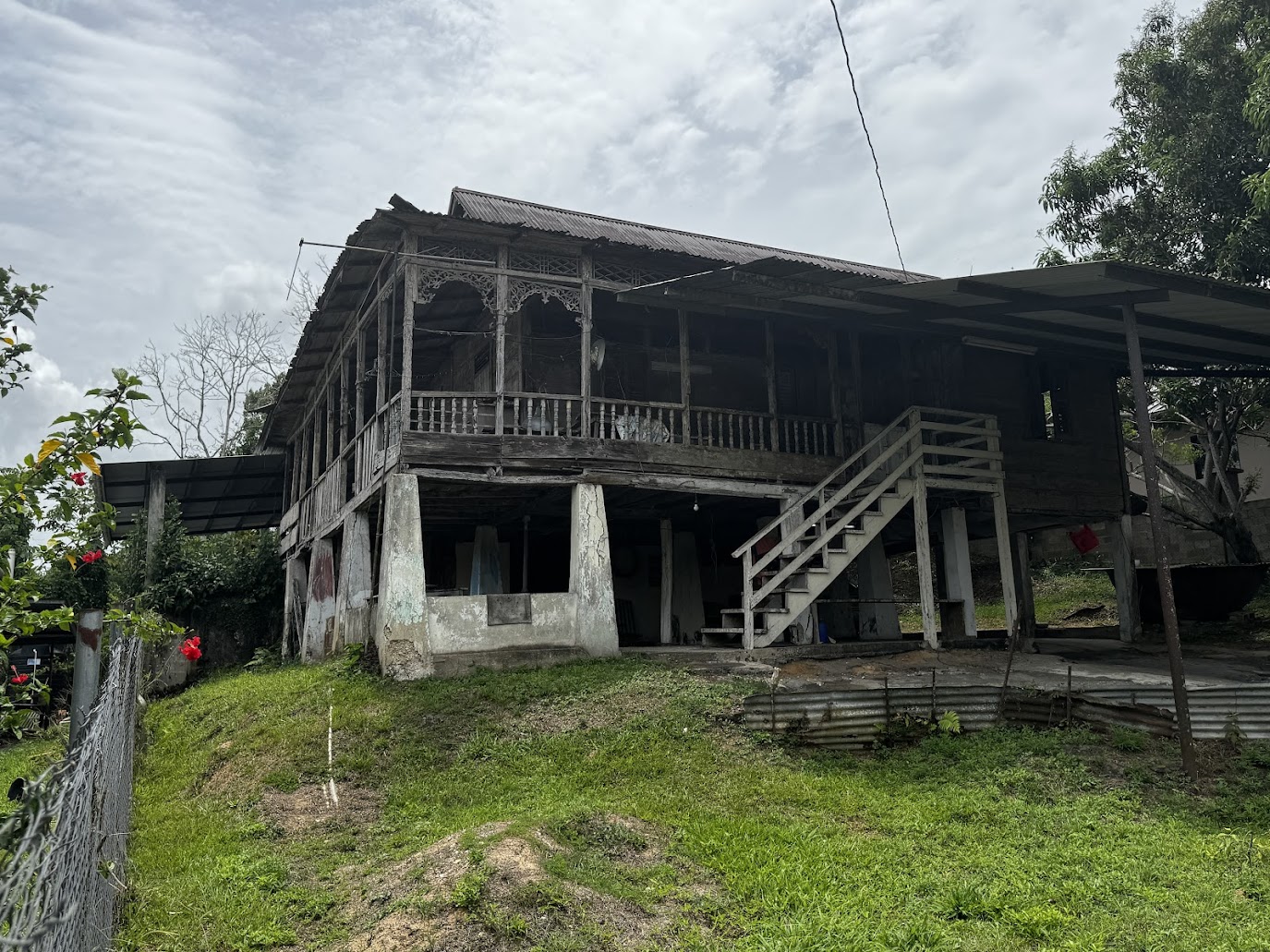 Another old wooden house, this one at Avoca on the Old Siparia Road.  A "big house"?  Dunno.