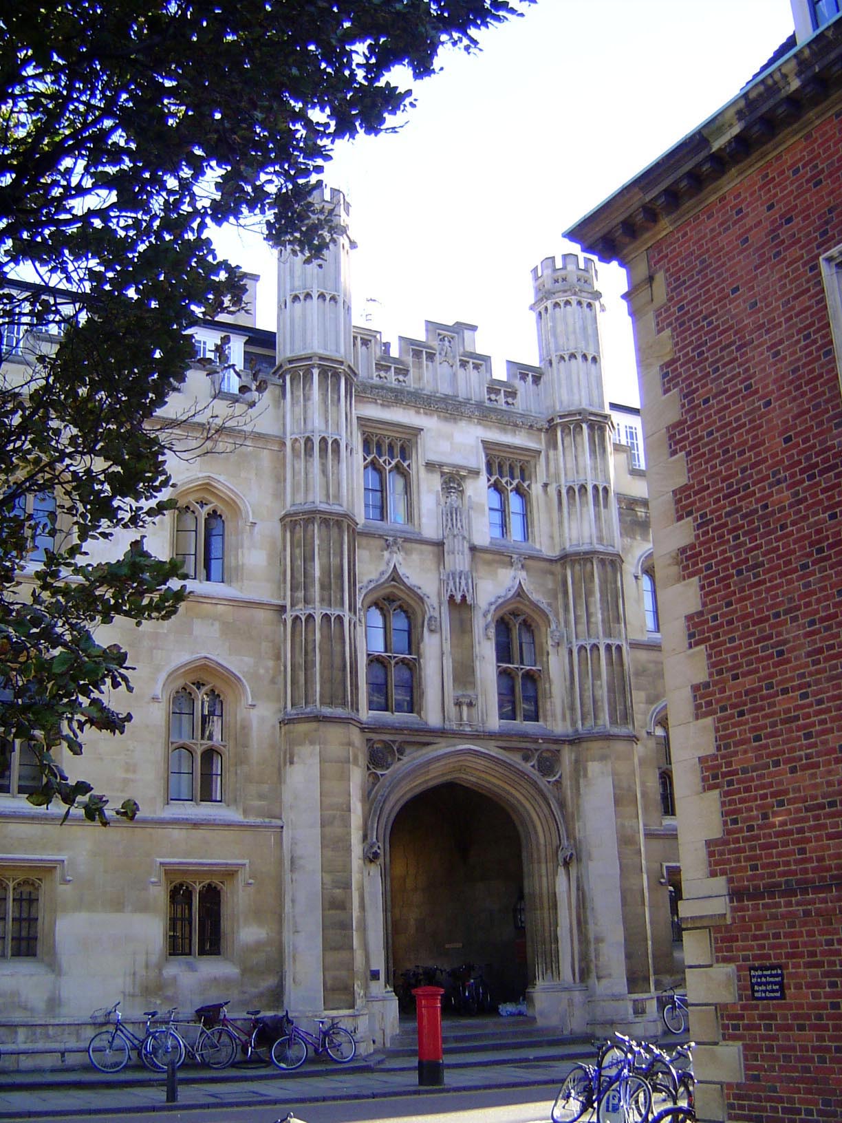 We're looking across Trumpington and at the entrance of Corpus Christi College.