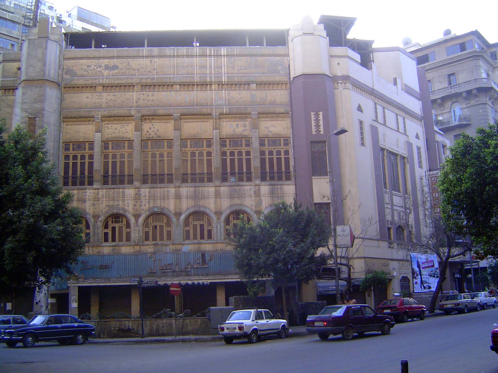 A block to the east was the Theatre Printania, specializing in operattas and comedies performed by French touring companies. Business was se