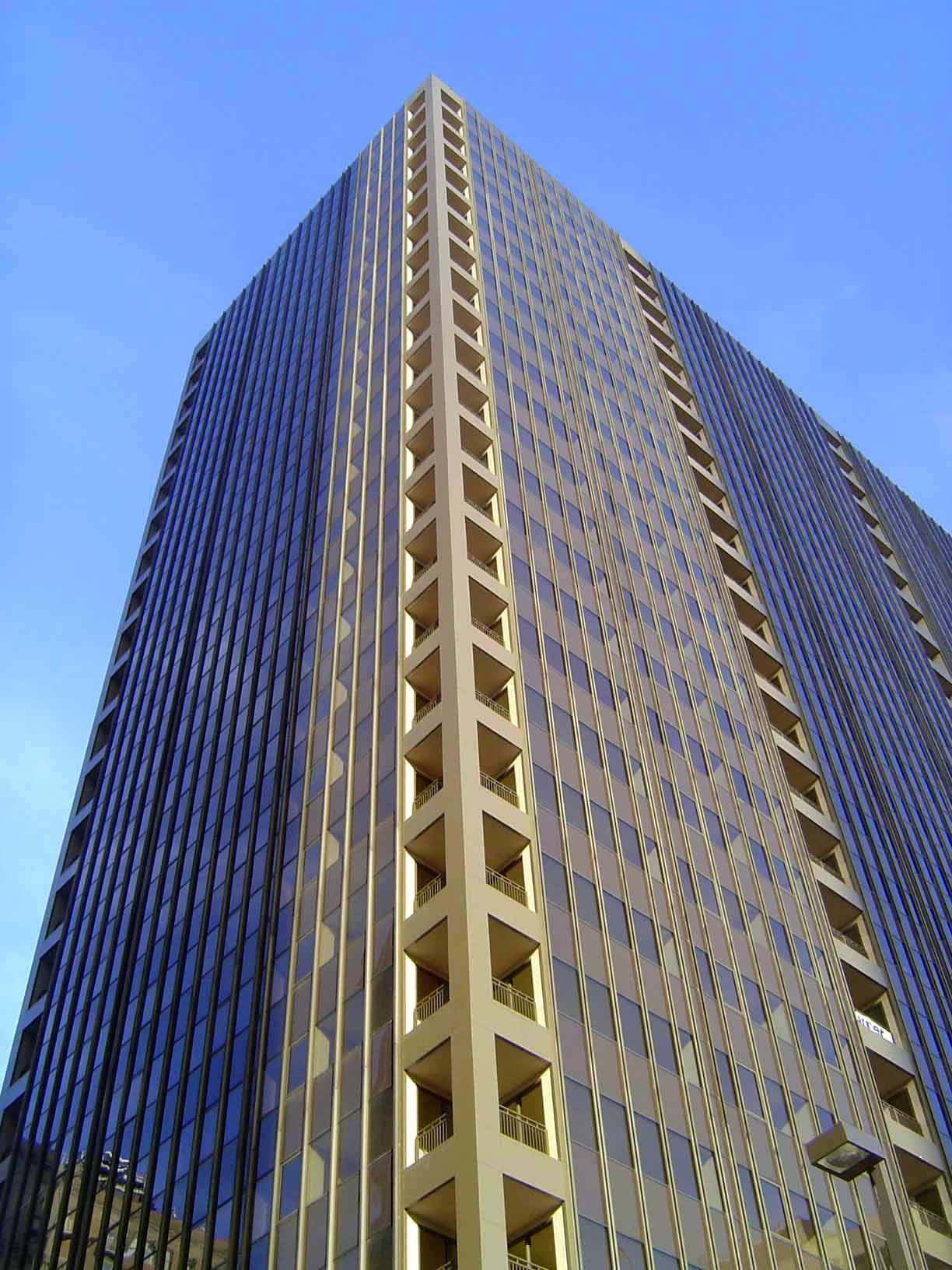 Until 1996, the Main Tower, built in 1972, housed federal offices, especially Health, Education and Welfare. In 2005, DTZ Rockwood of New Yo
