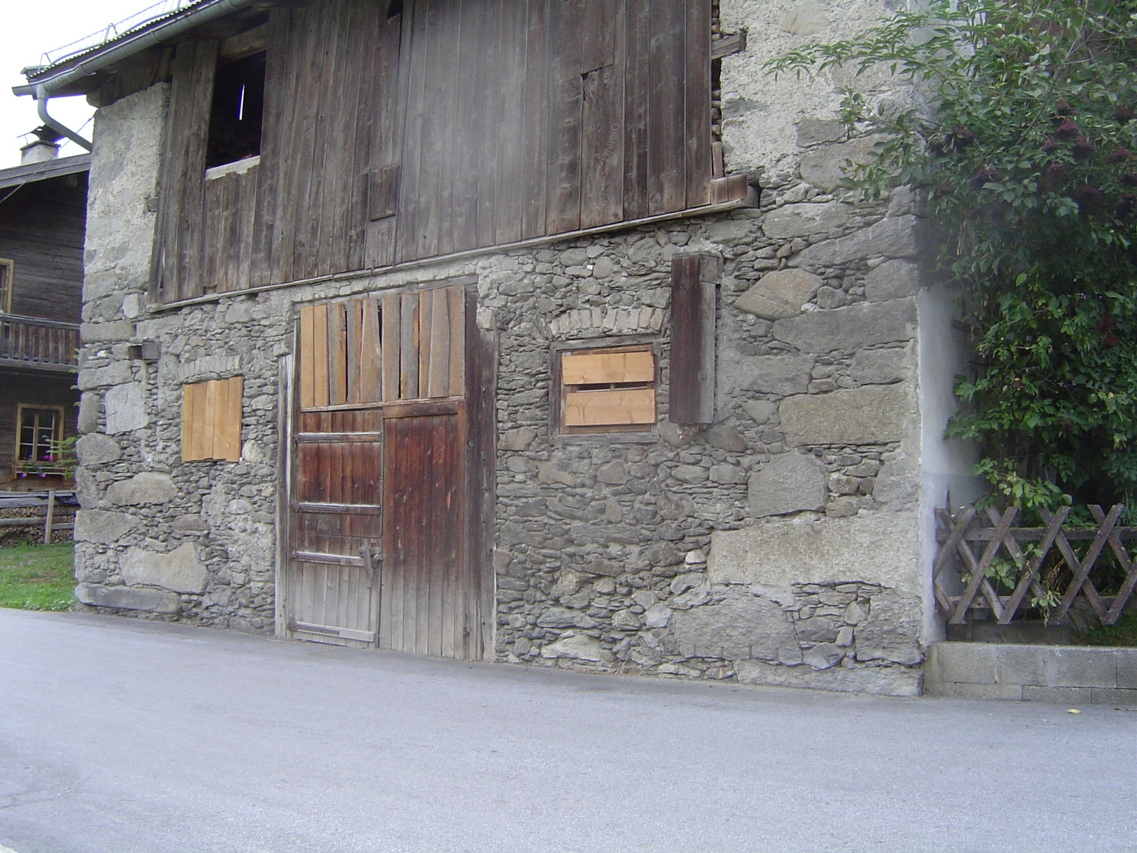 Barn masonry, with corner quoins.