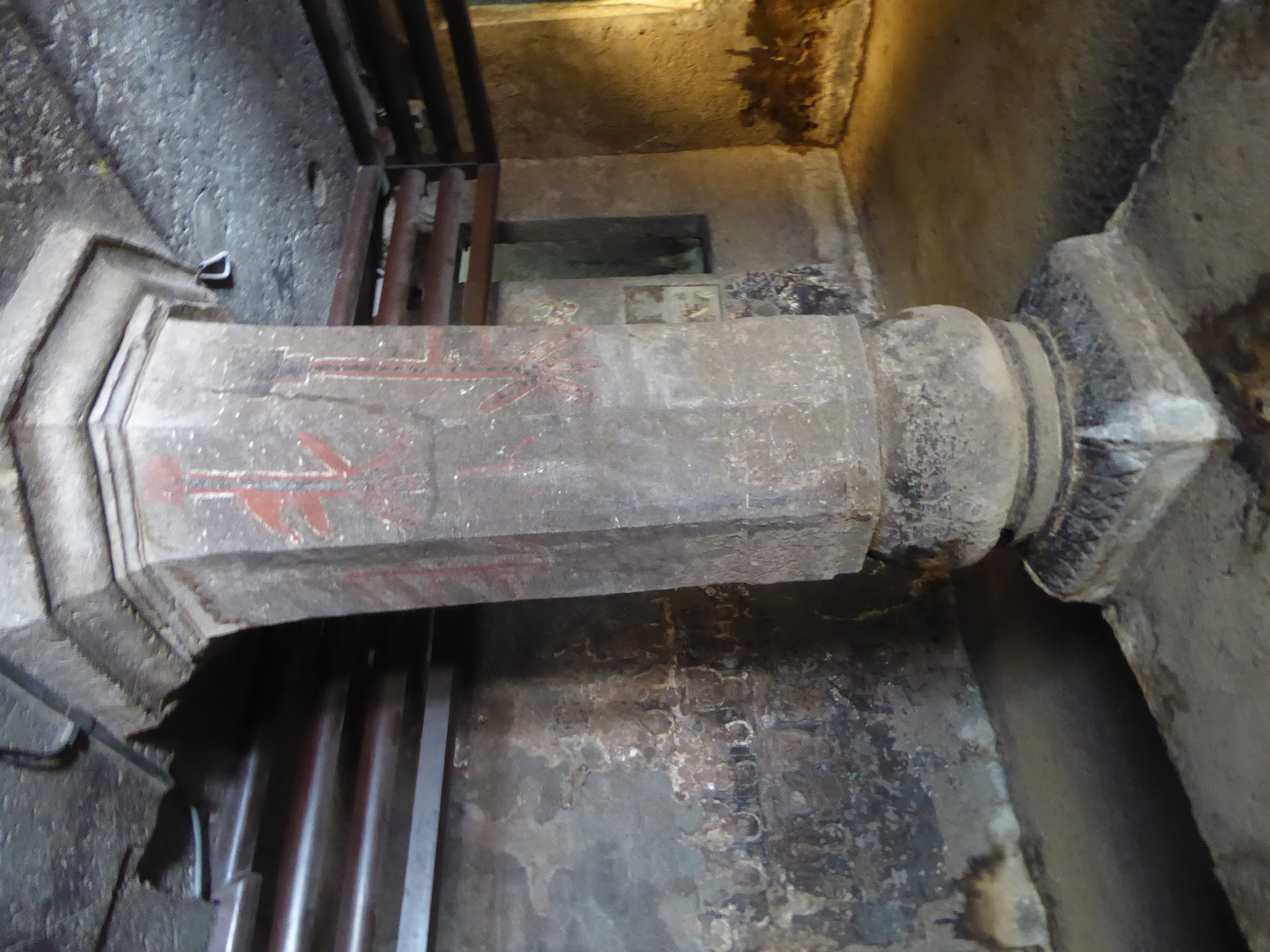 The columns taper and change profile.