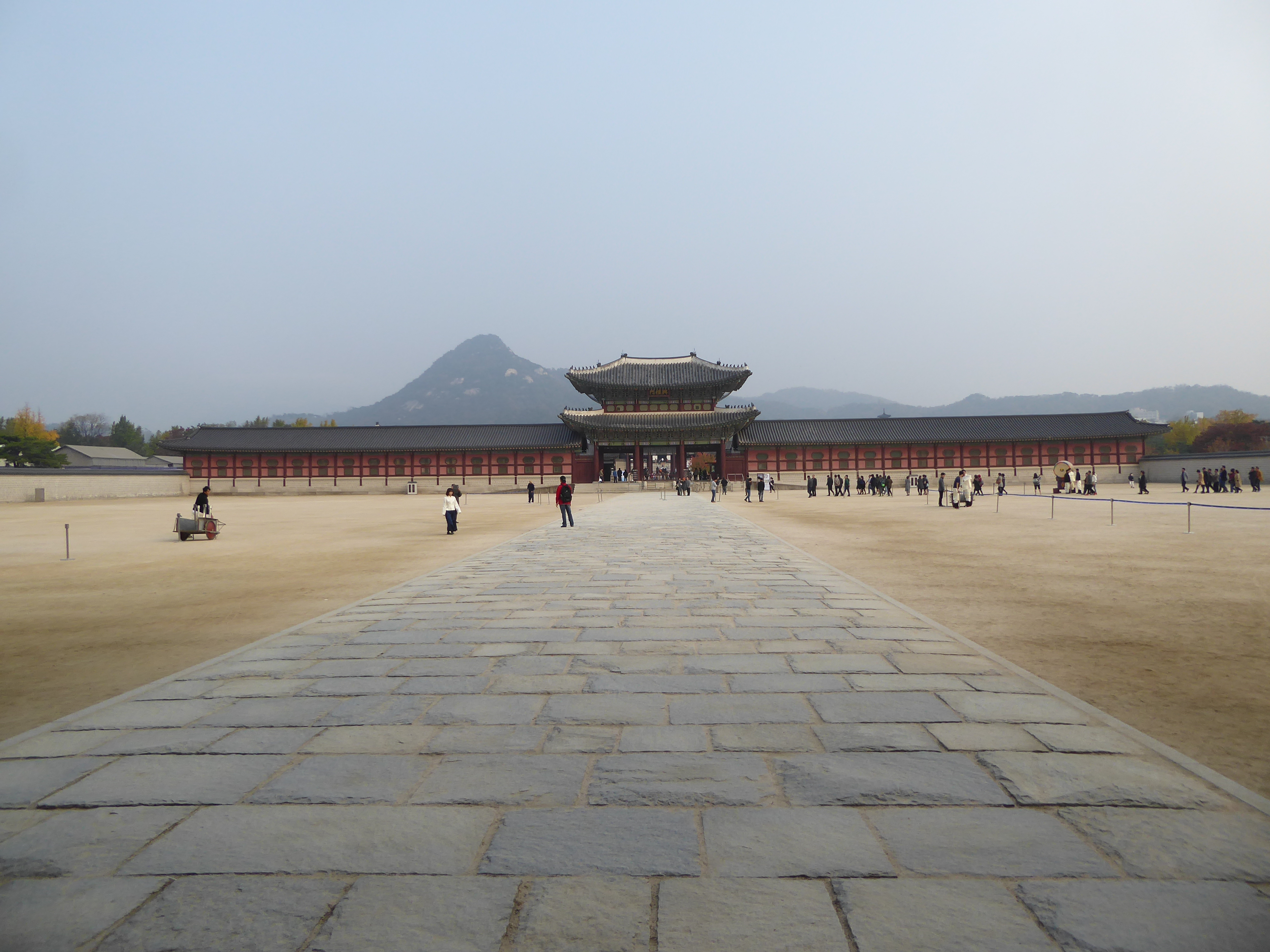 Gyeongbokgung sometimes translated as the "Palace of Shining Happiness" is the most orthogonal of Seoul's palaces. Like its Chinese models,