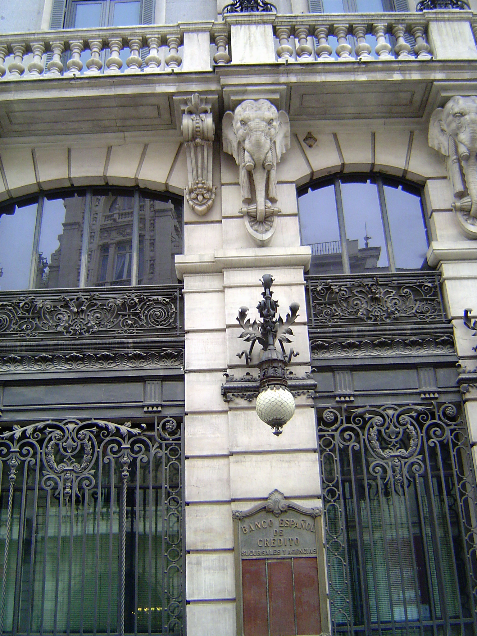 Detail of the bank.