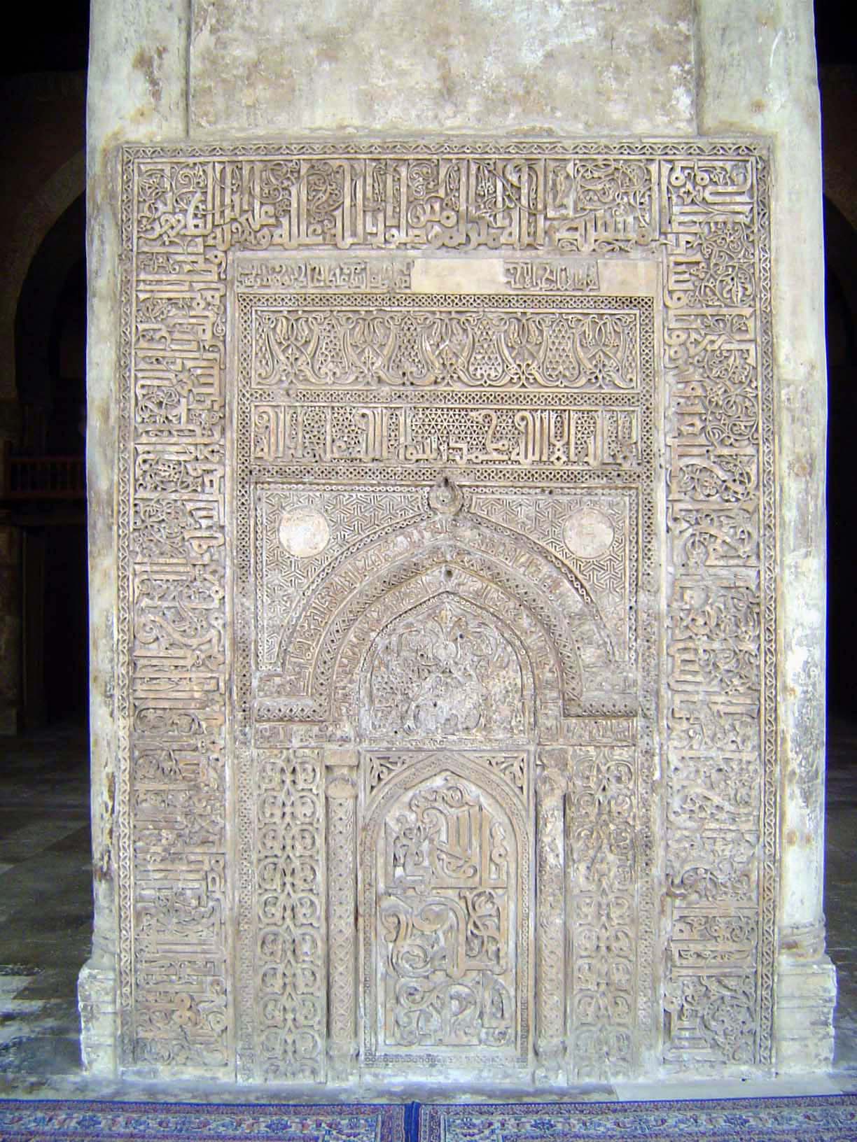 One of several stucco mihrabs attached to the piers.