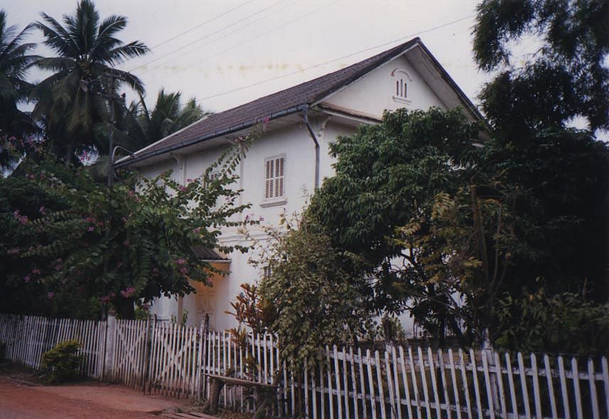 Colonial houses also survive on the peninsula.