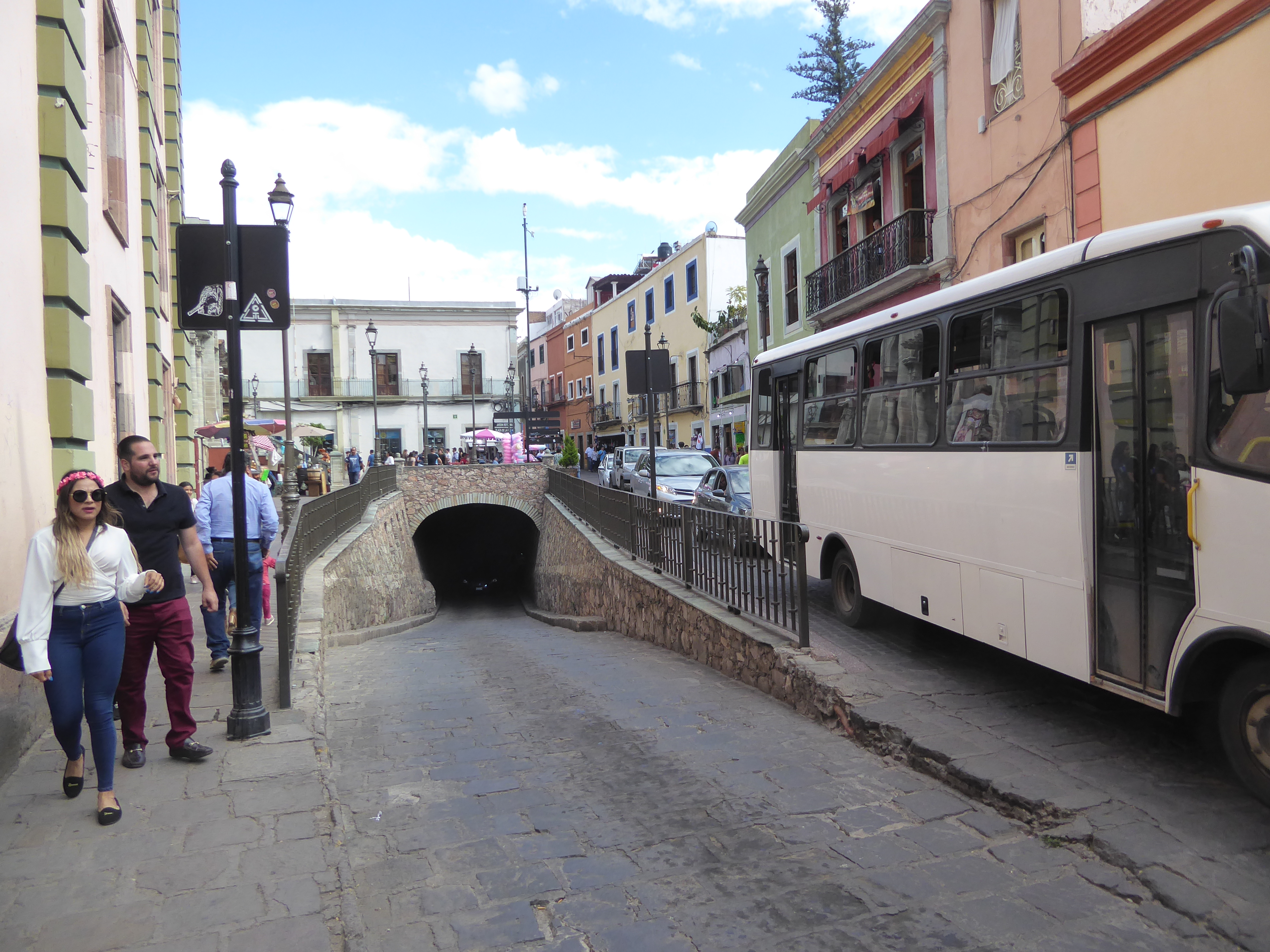 Here's the same Tunel de los Angeles popping up at another point alongside Benito Juárez.