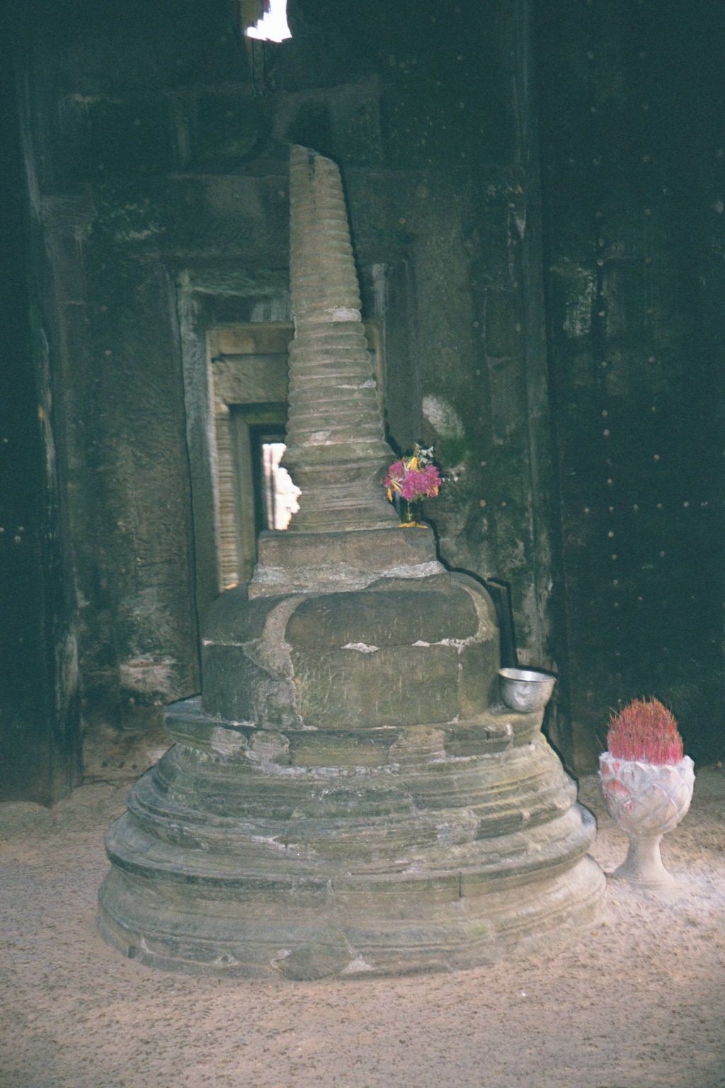 Originally, the sanctuary held a statue of Jayavarman's father in the guise of the Compassionate Buddha. After Jayavarman's death, the statu