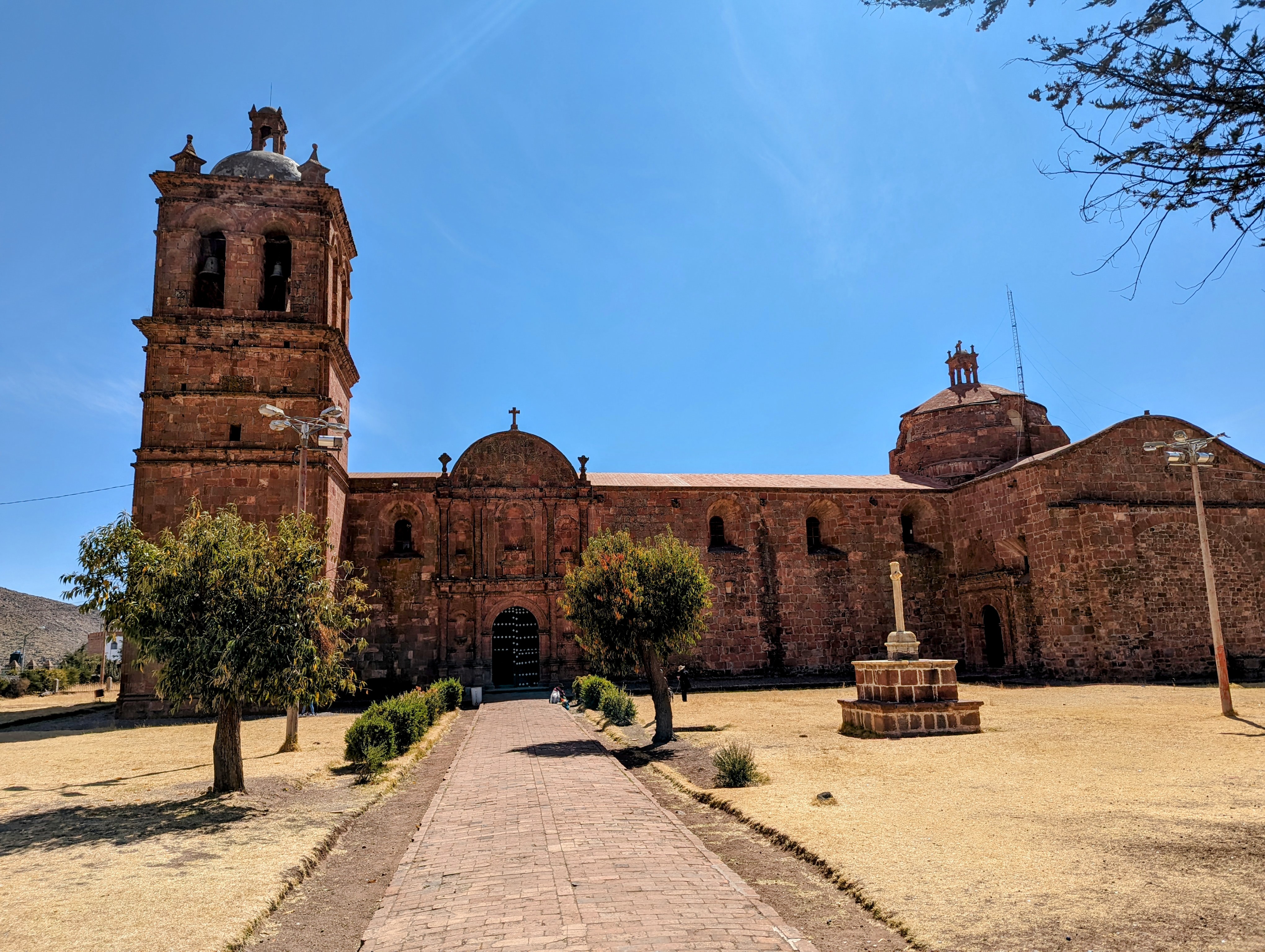 The town's visitor magnet is the Santiago Apóstol Church, from the early 1700s.