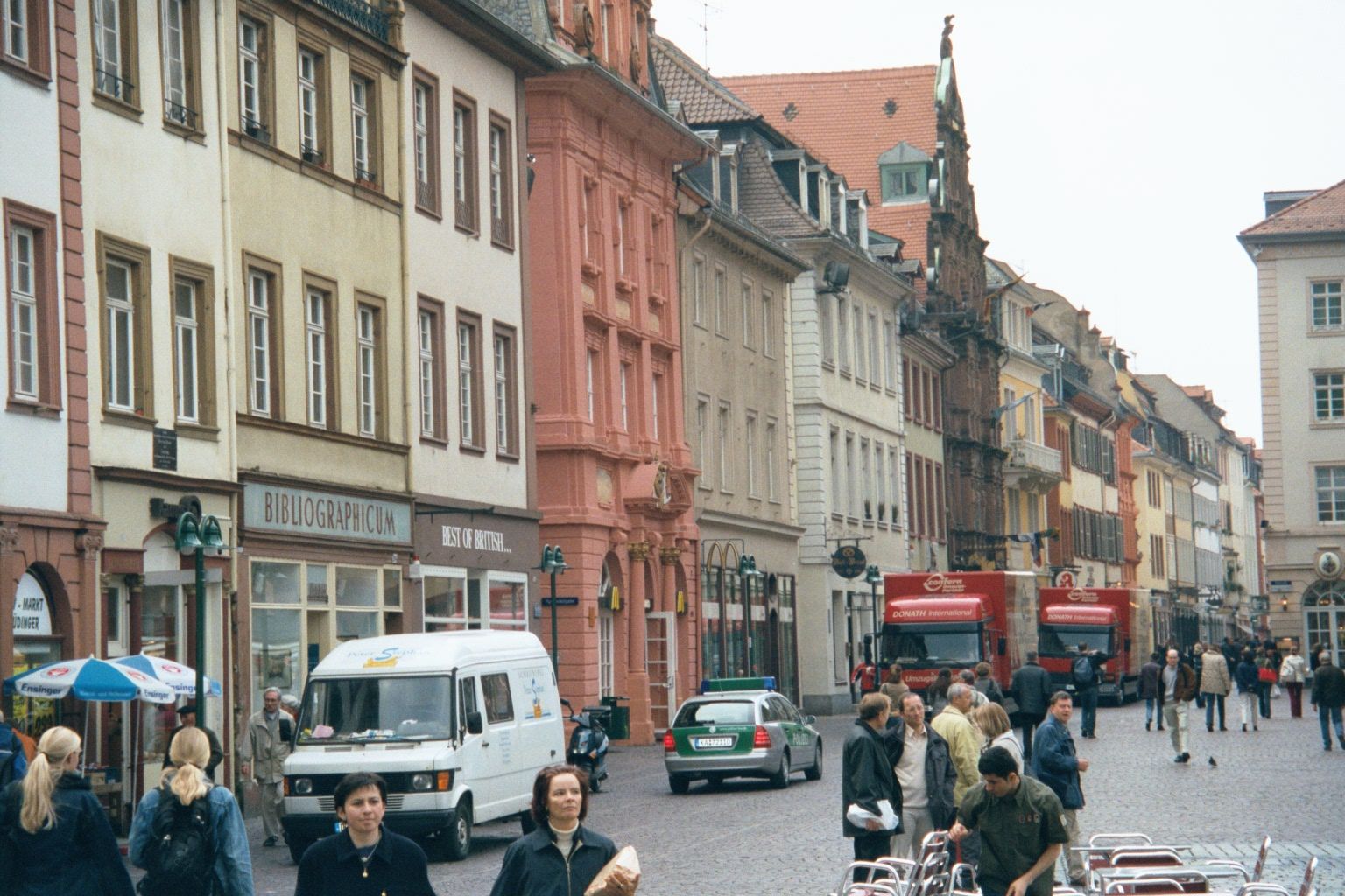 The Hauptstrasse, in British usage the High Street, runs past the Corn Market and is one of the two interior streets paralleling the river.
