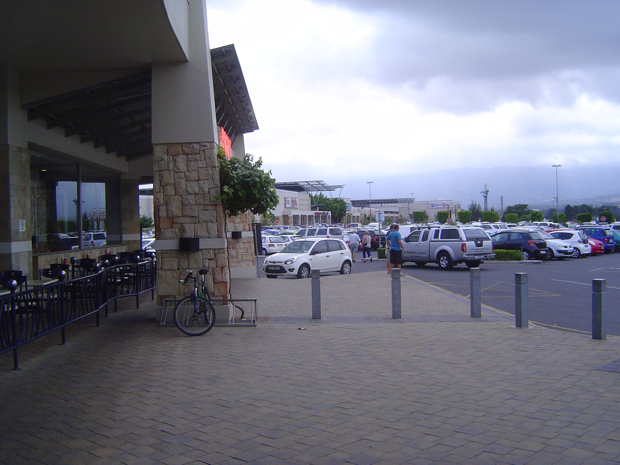 Affluent shoppers, mostly White, likely go to the Paarl Mall.