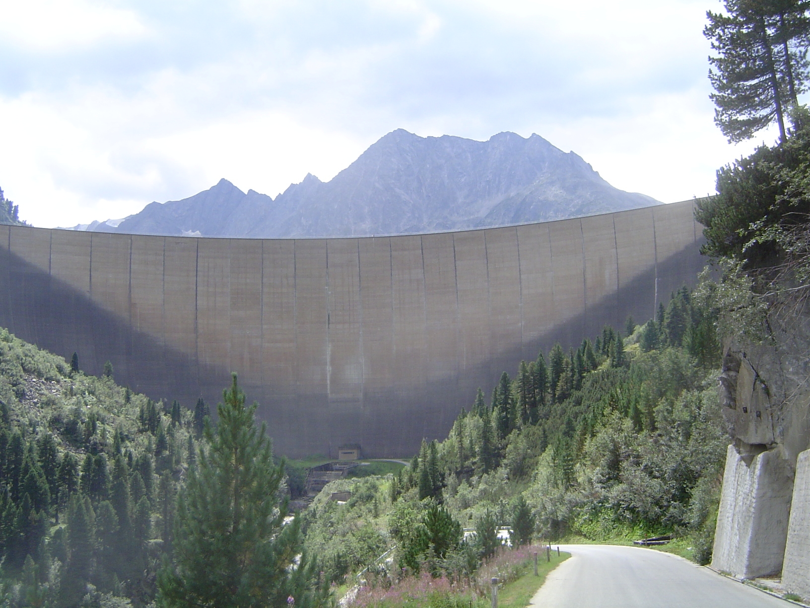 The dam itself.